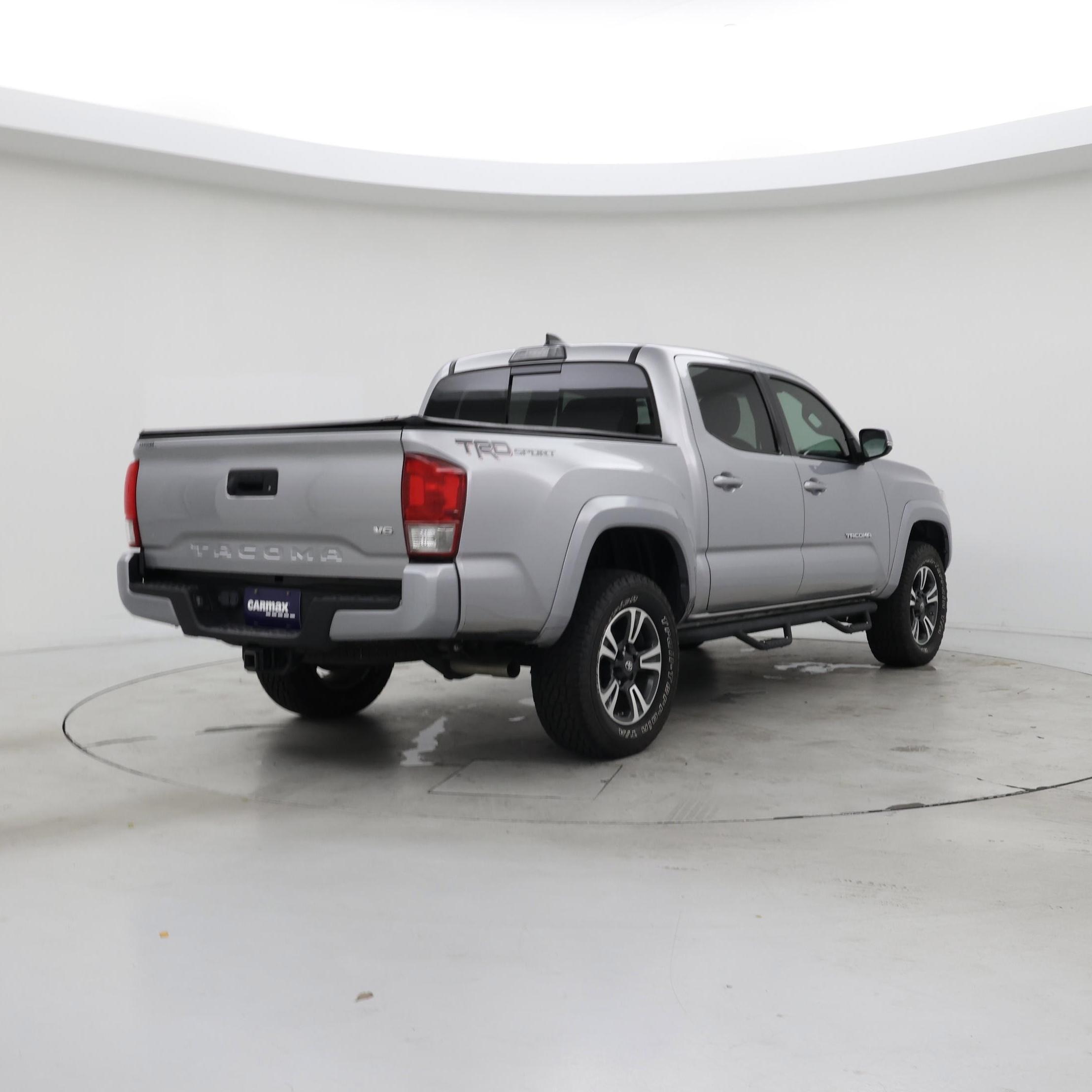 Thumbnail: 2017 Toyota Tacoma - 8