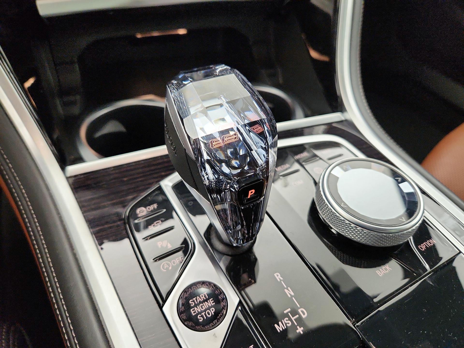 Thumbnail: 2020 BMW 8 Series - 16