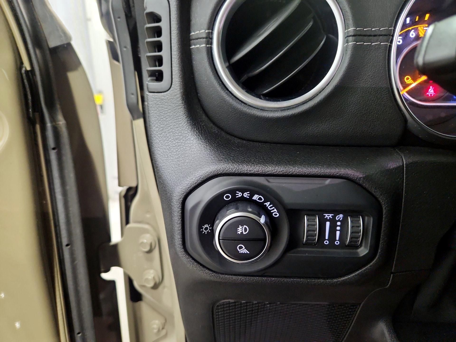 Thumbnail: 2020 Jeep Gladiator - 13