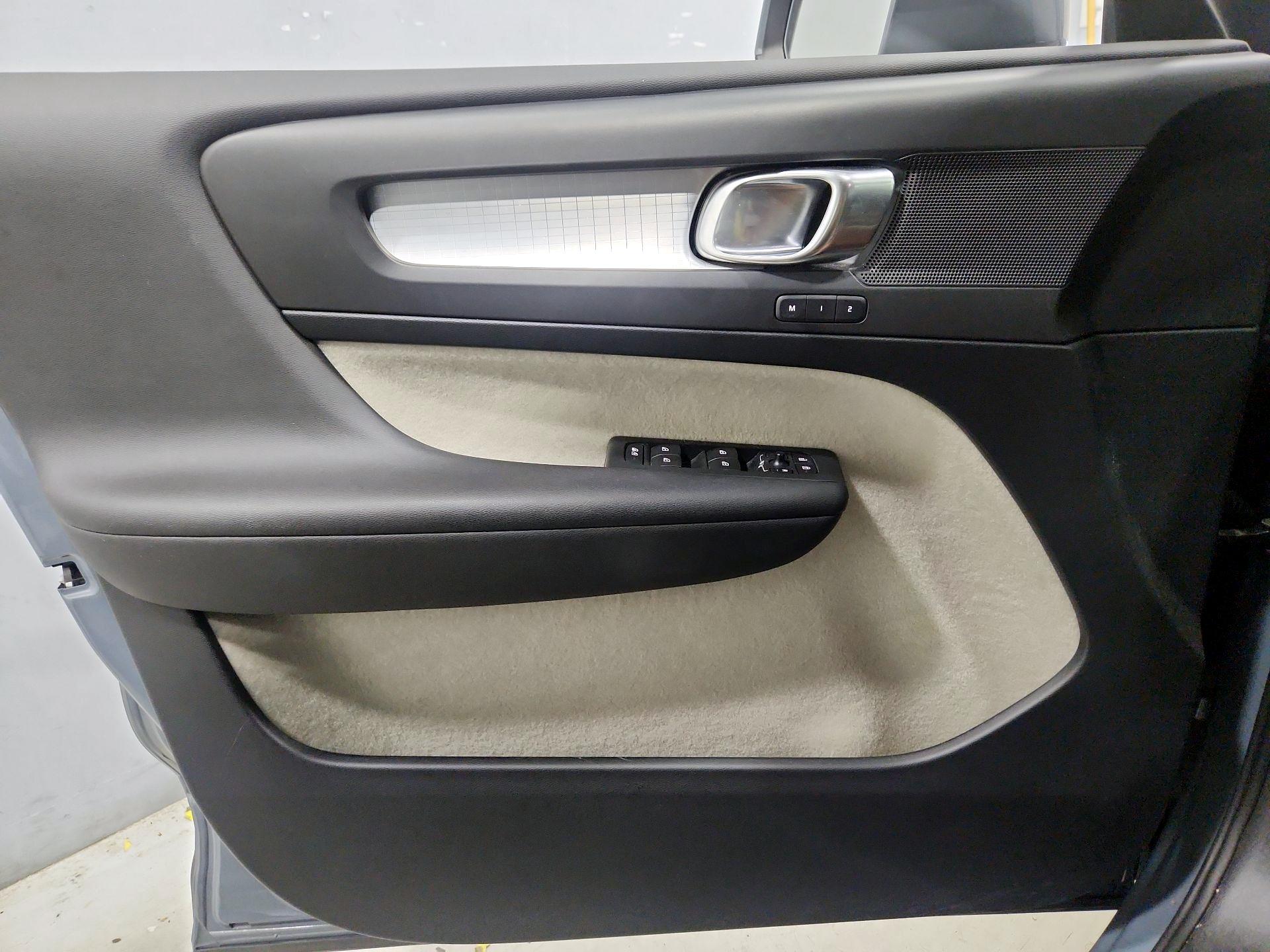 Thumbnail: 2020 Volvo XC40 - 12