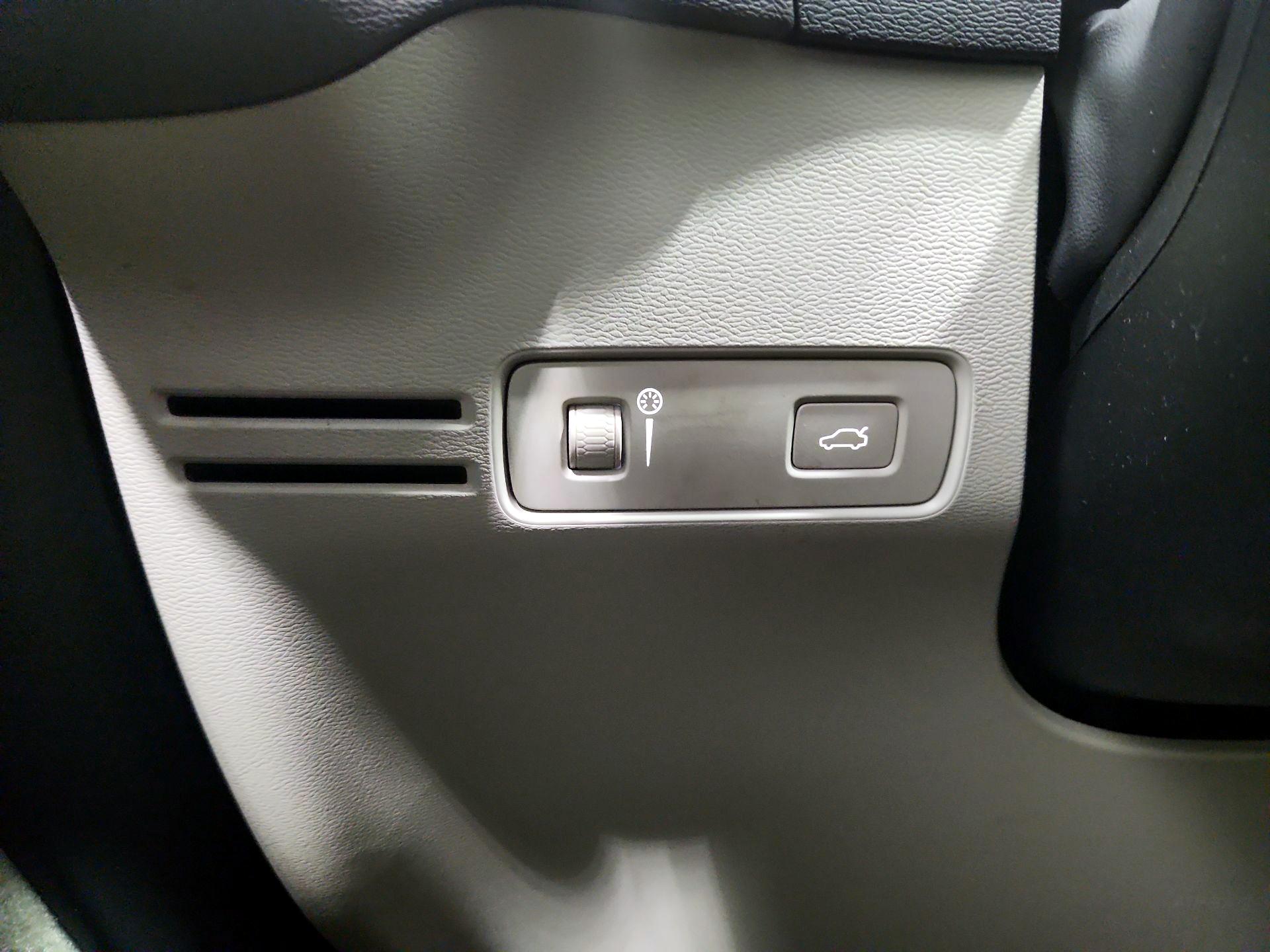 Thumbnail: 2020 Volvo XC40 - 13
