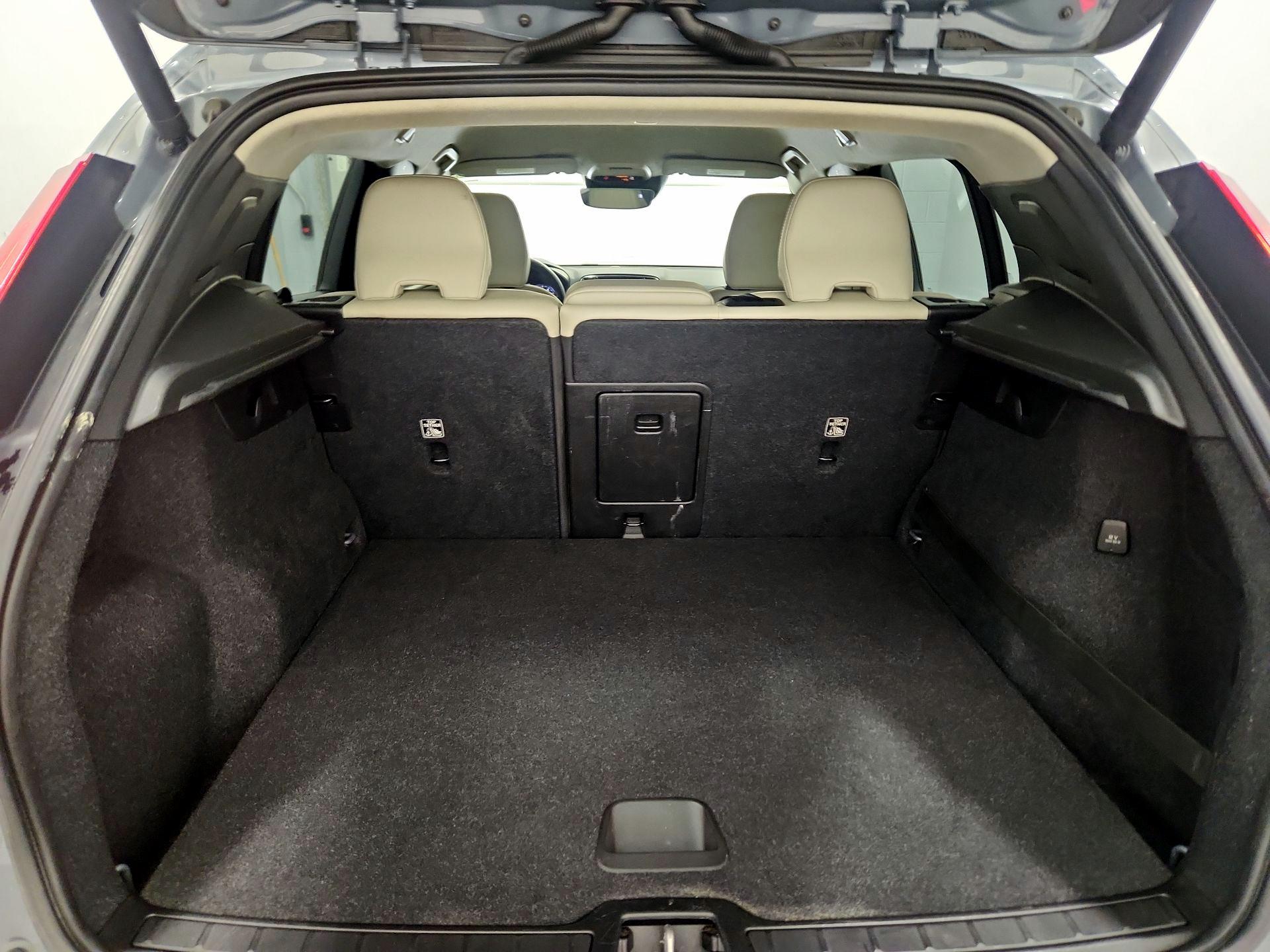 Thumbnail: 2020 Volvo XC40 - 20