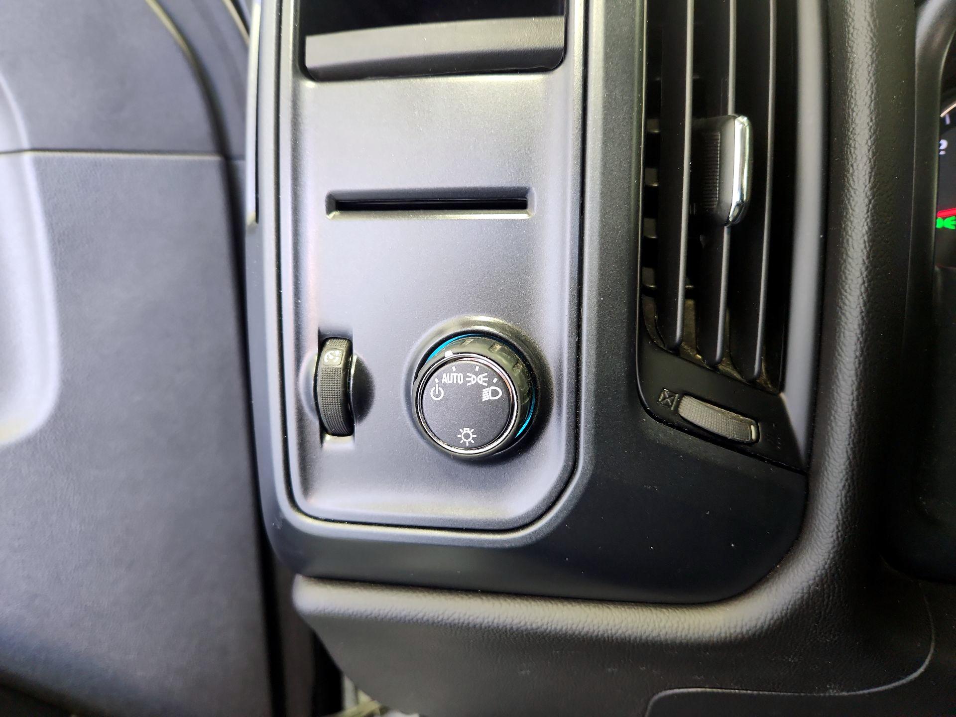 Thumbnail: 2018 Chevrolet Silverado 1500 - 13