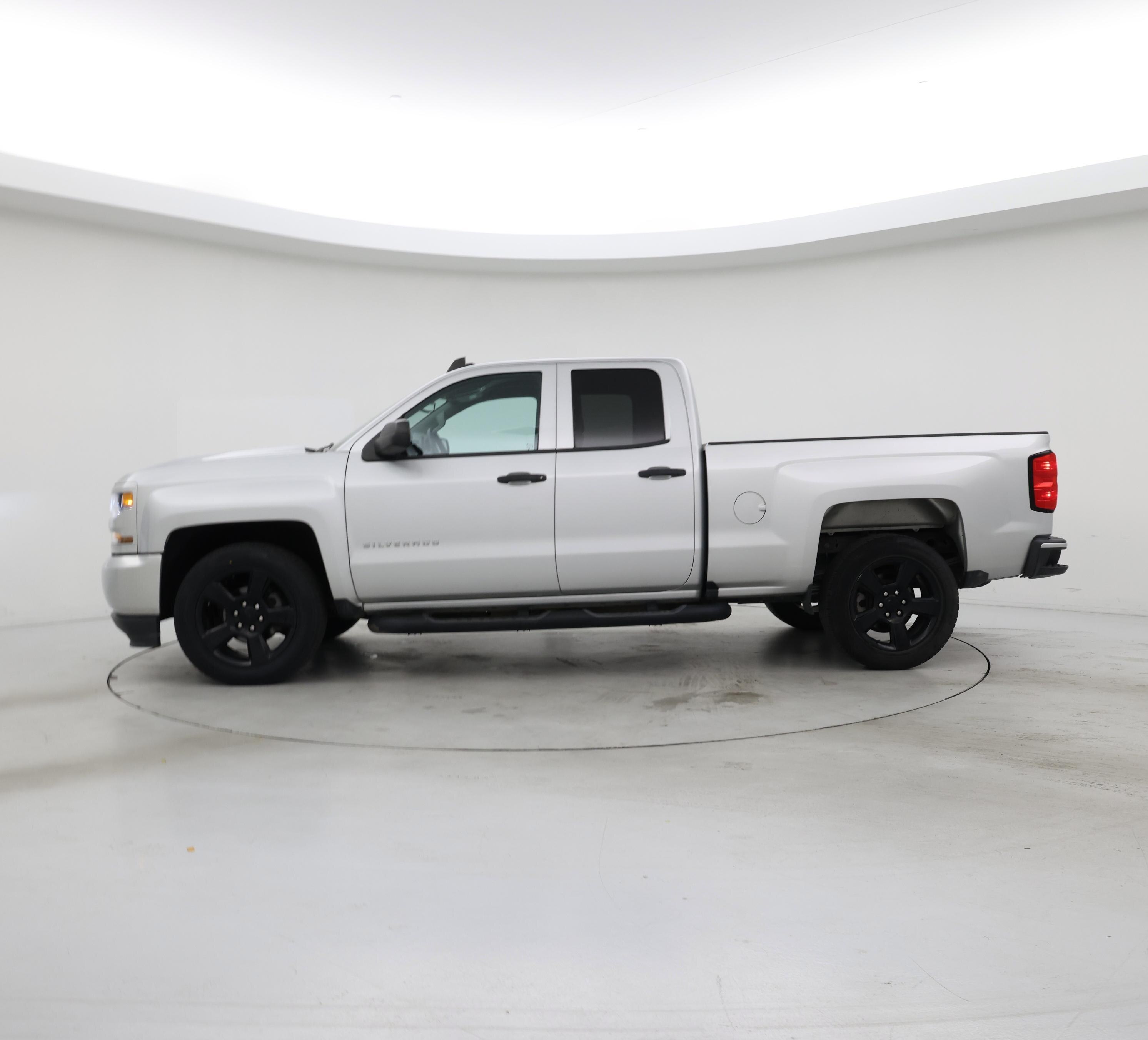 Thumbnail: 2018 Chevrolet Silverado 1500 - 3