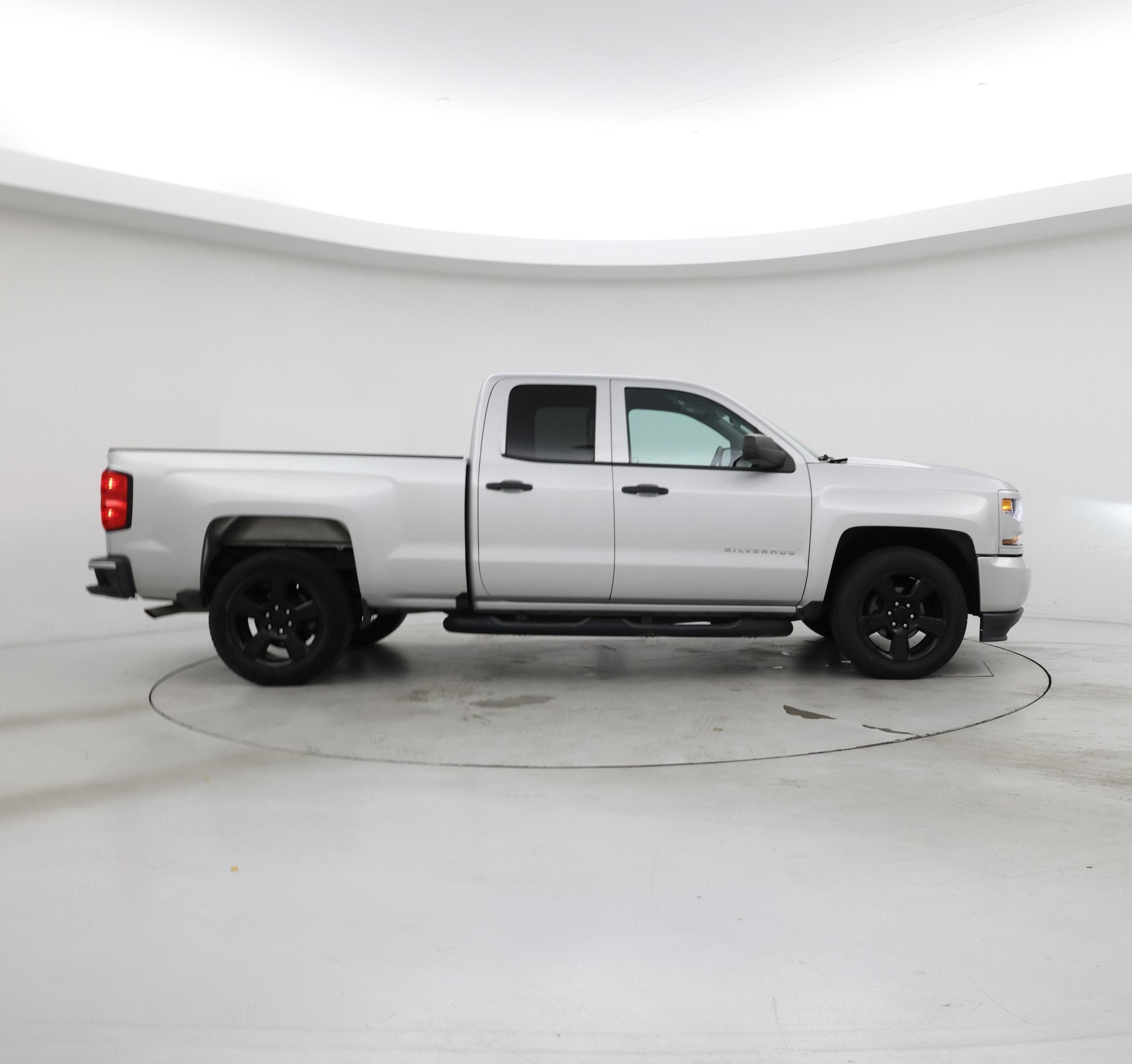Thumbnail: 2018 Chevrolet Silverado 1500 - 7