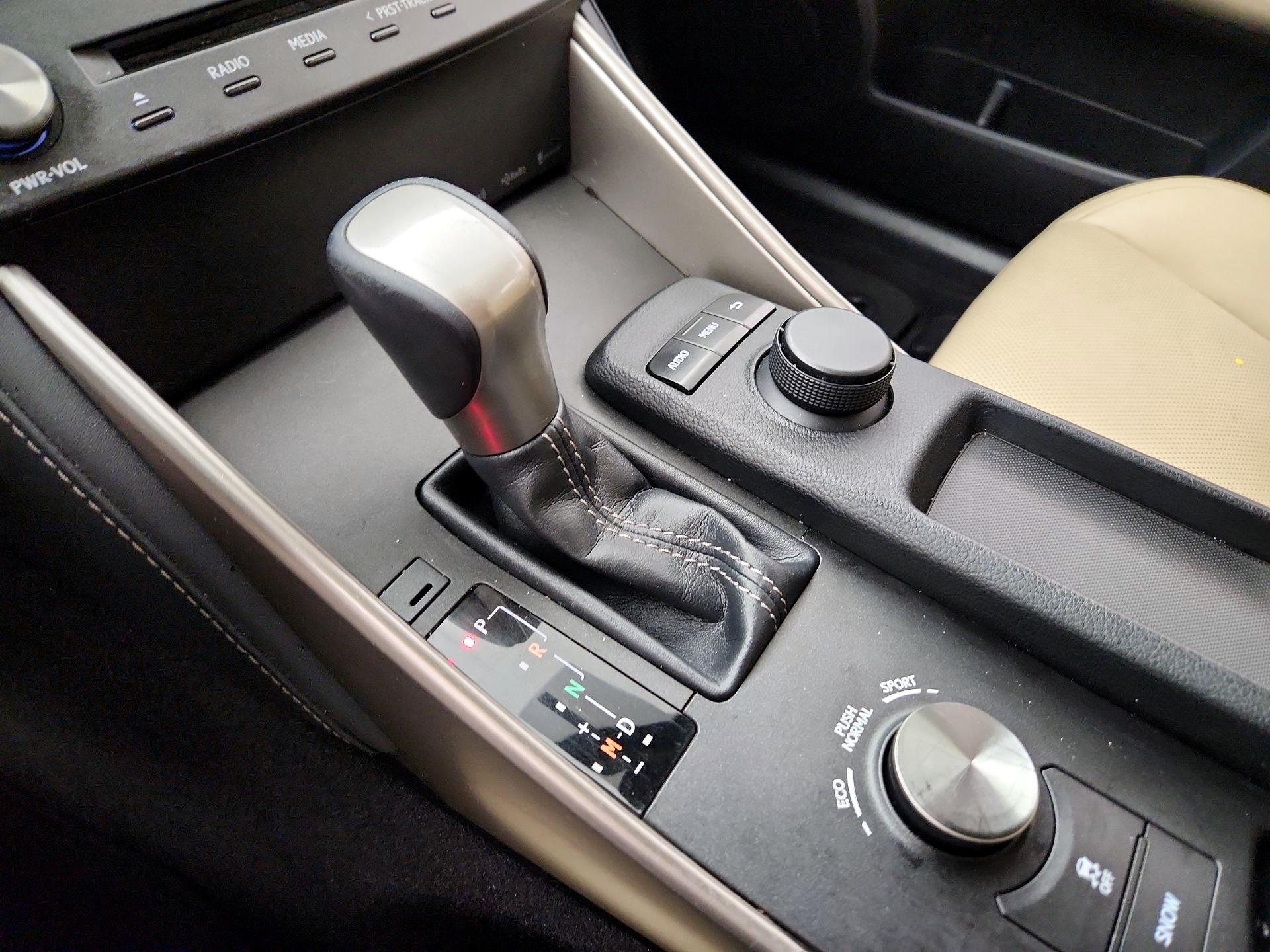 Thumbnail: 2015 Lexus IS - 17