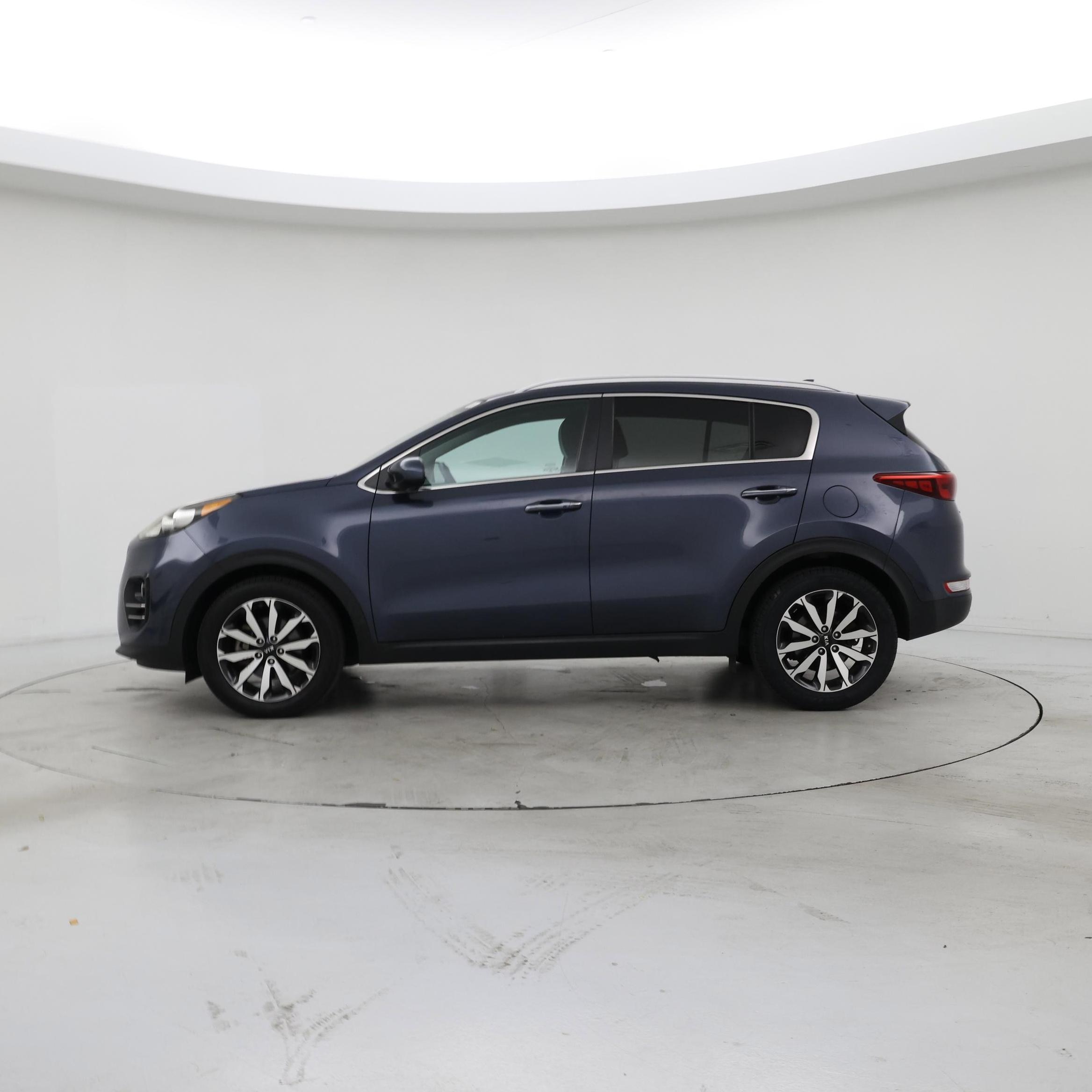 Thumbnail: 2017 Kia Sportage - 3