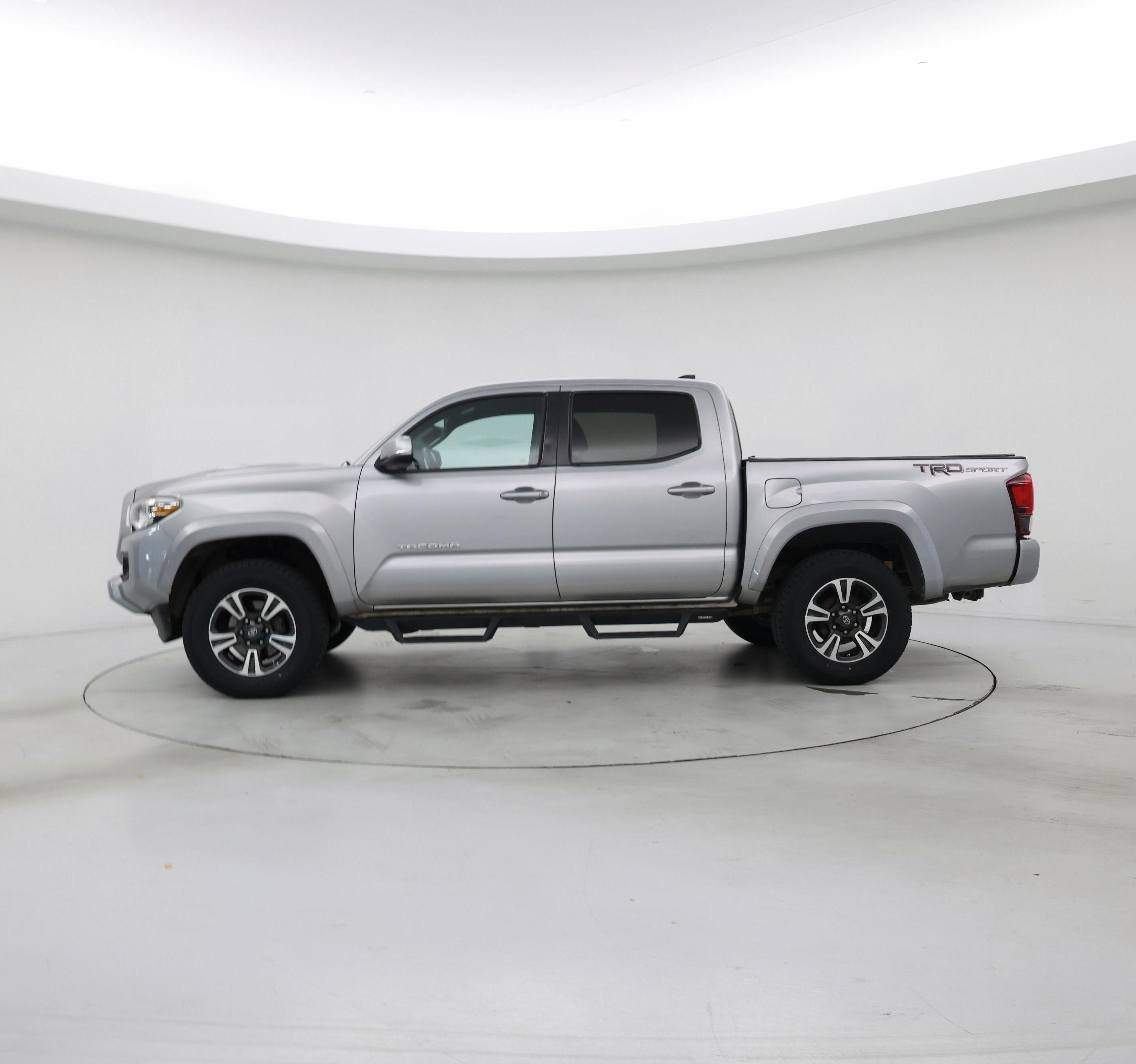 Thumbnail: 2019 Toyota Tacoma - 3