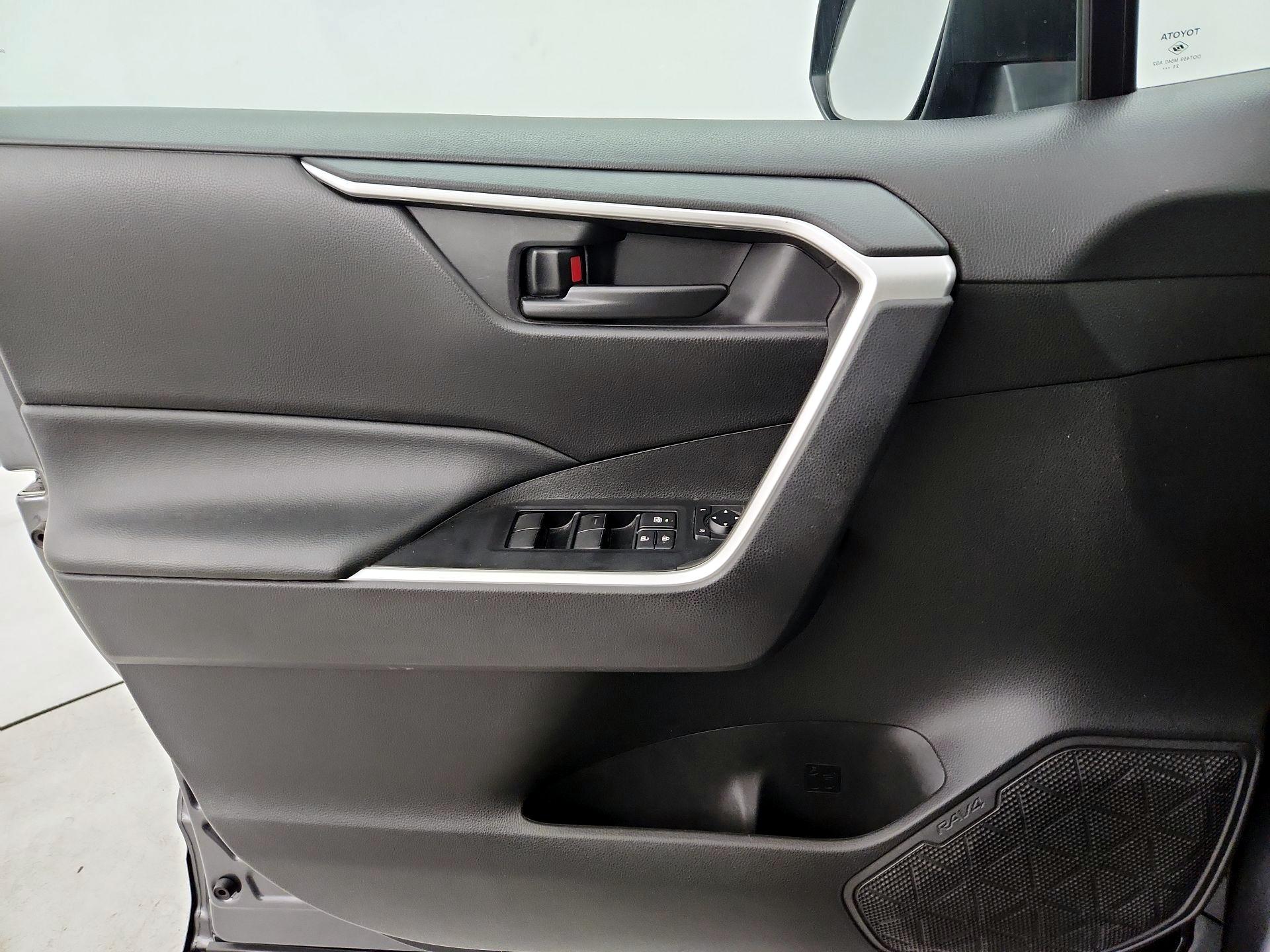 Thumbnail: 2022 Toyota RAV4 - 12