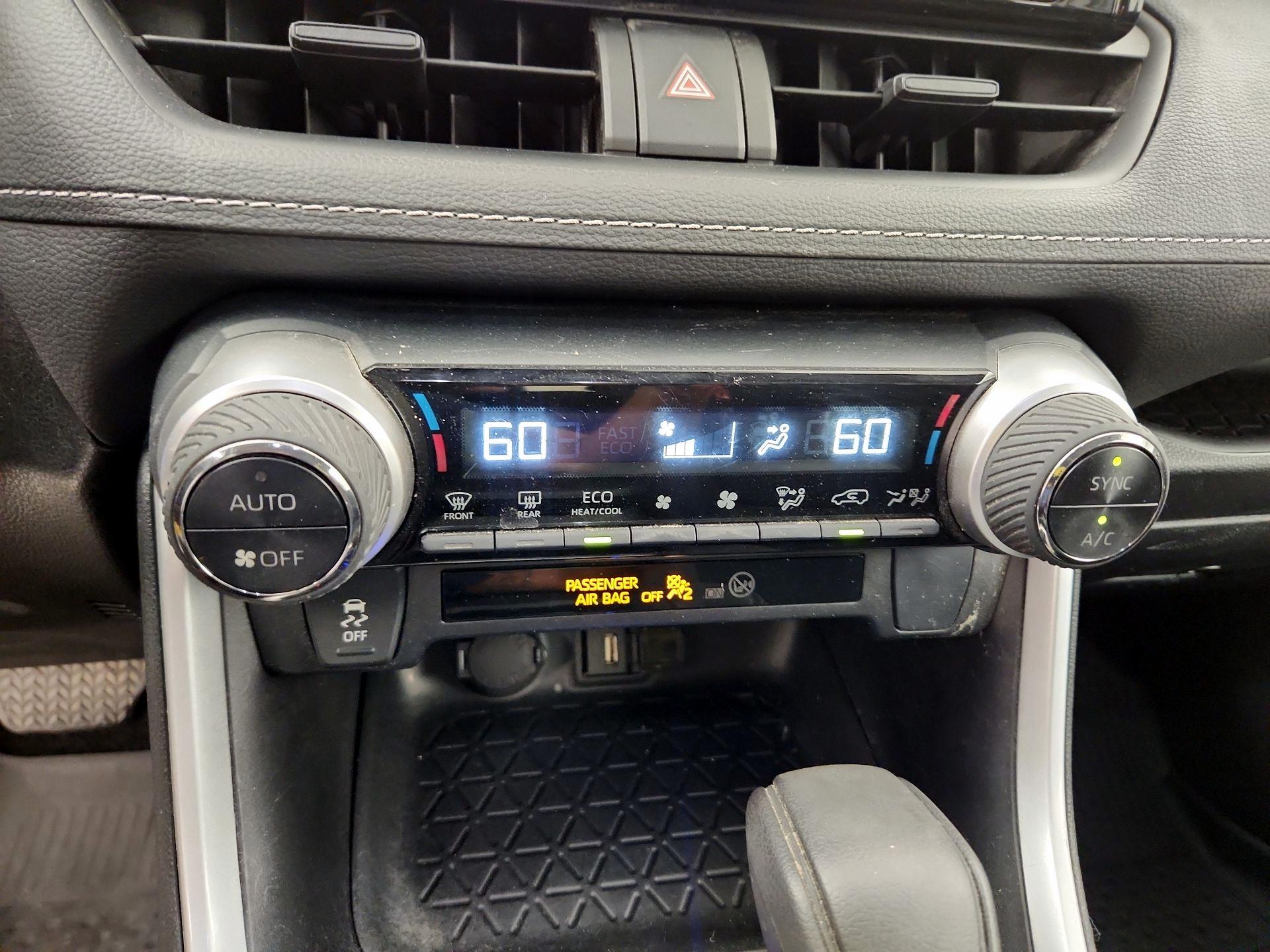 Thumbnail: 2022 Toyota RAV4 - 16