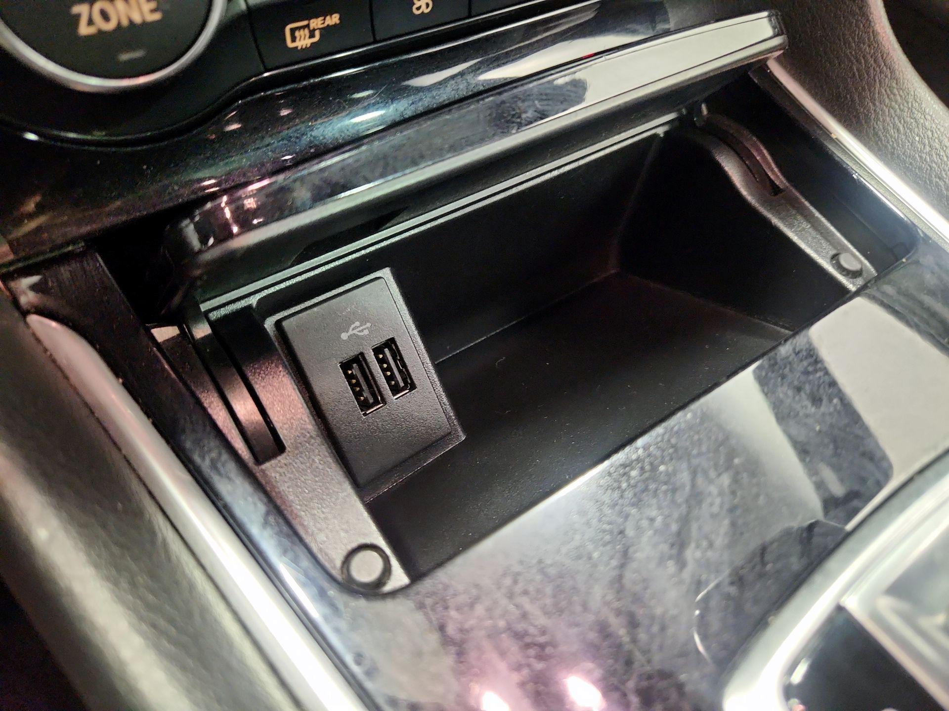 Thumbnail: 2017 INFINITI QX30 - 19