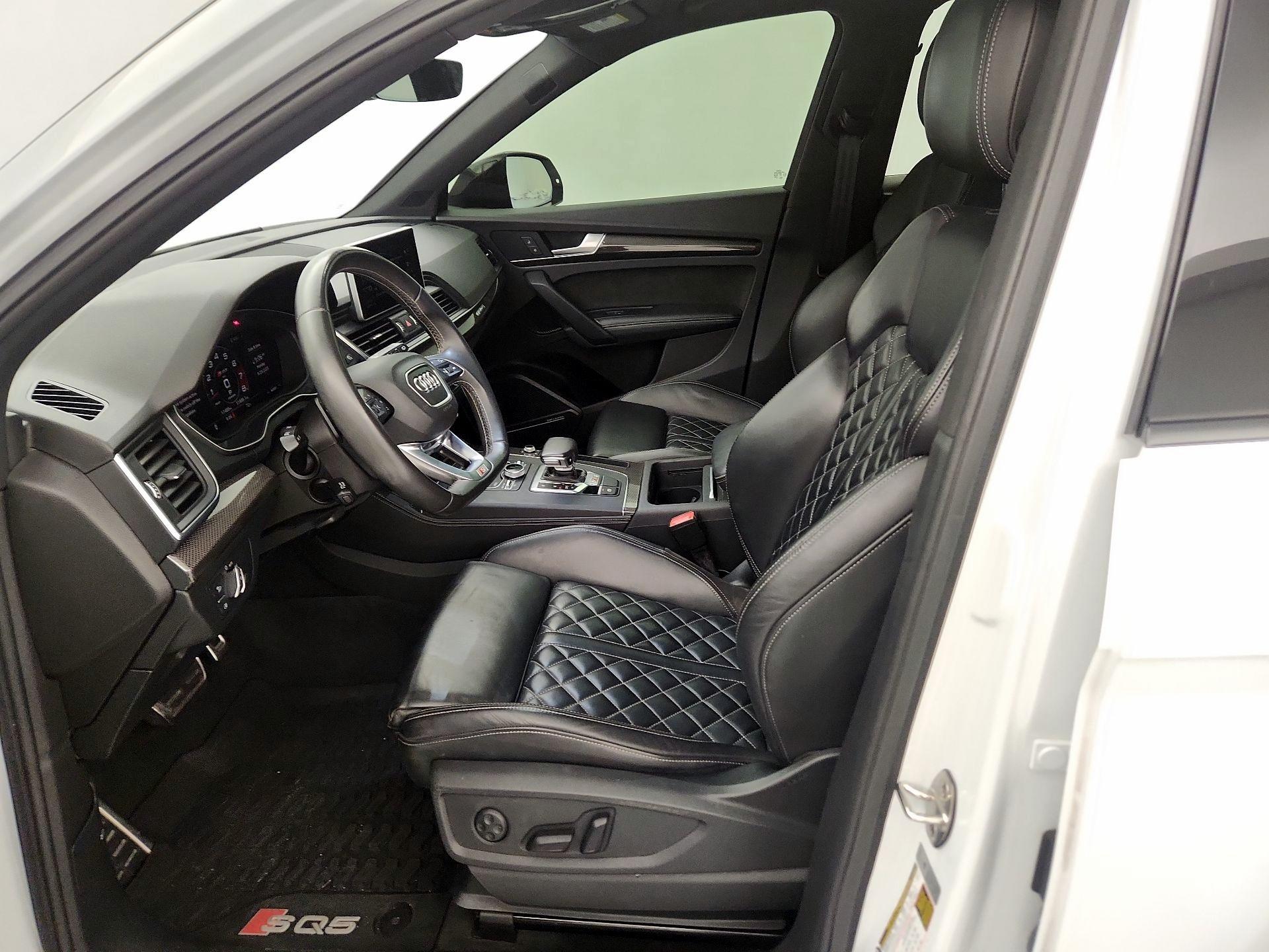 Thumbnail: 2020 Audi SQ5 - 11