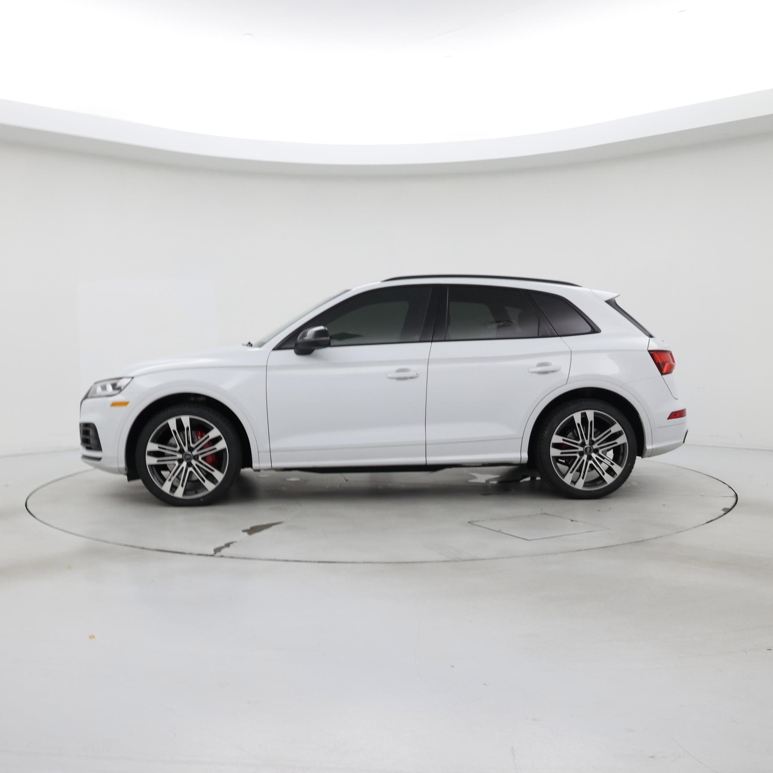 Thumbnail: 2020 Audi SQ5 - 3