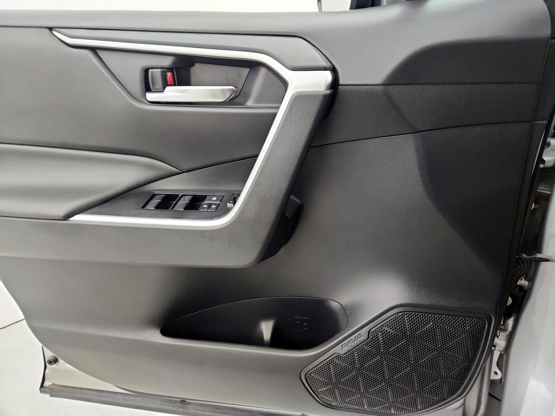 Thumbnail: 2021 Toyota RAV4 - 12