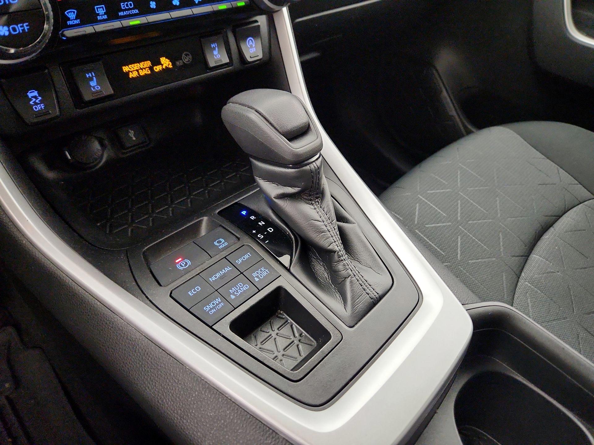 Thumbnail: 2021 Toyota RAV4 - 17