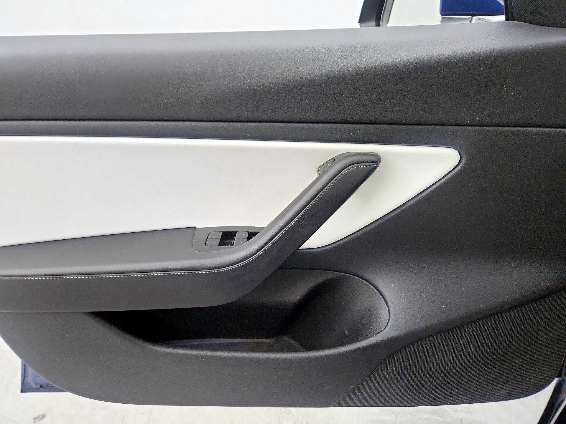 Thumbnail: 2019 Tesla Model 3 - 12