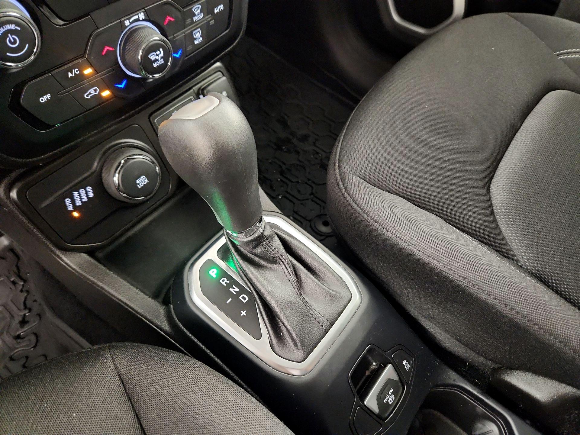 Thumbnail: 2021 Jeep Renegade - 17