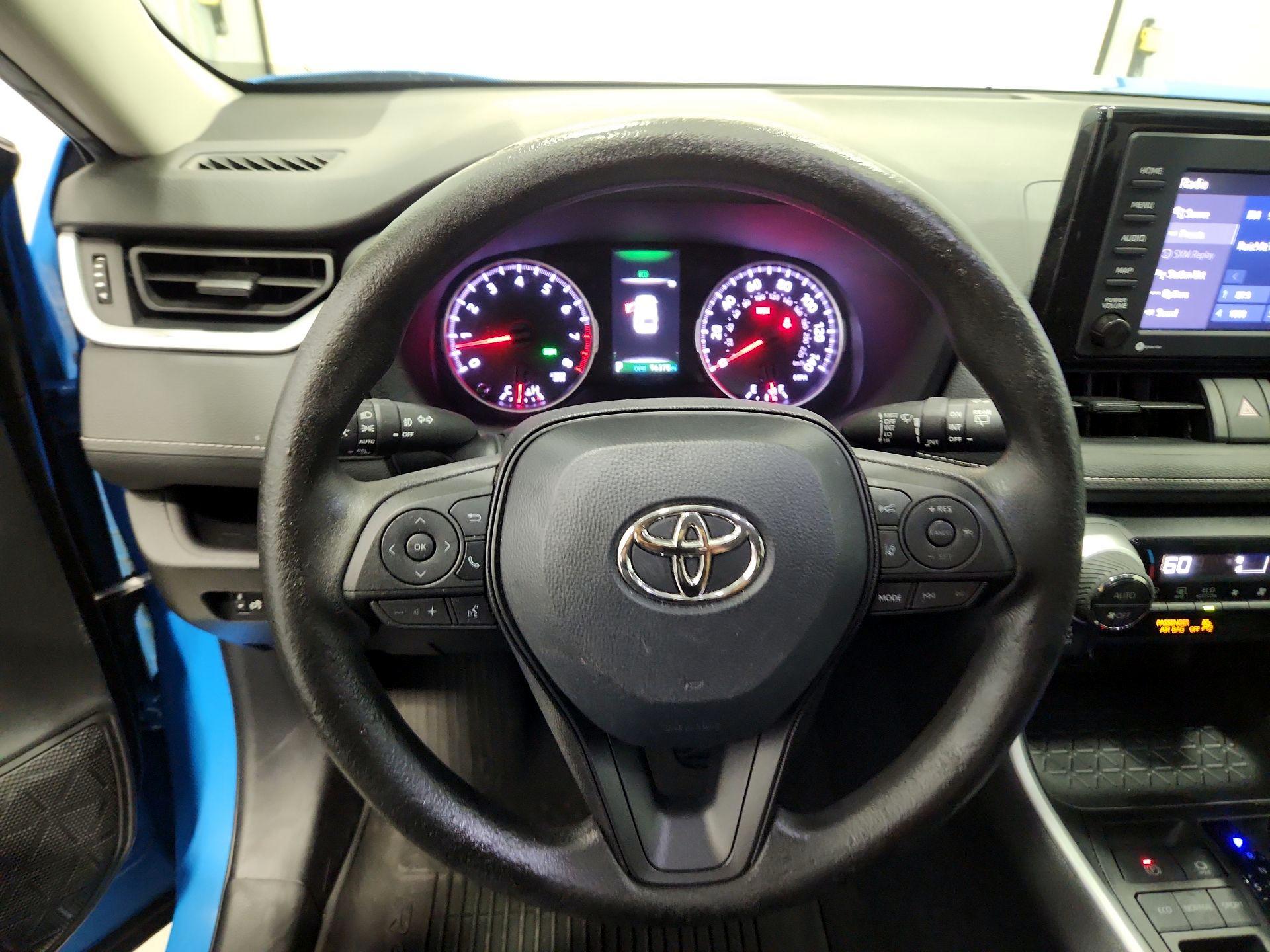 Thumbnail: 2021 Toyota RAV4 - 10
