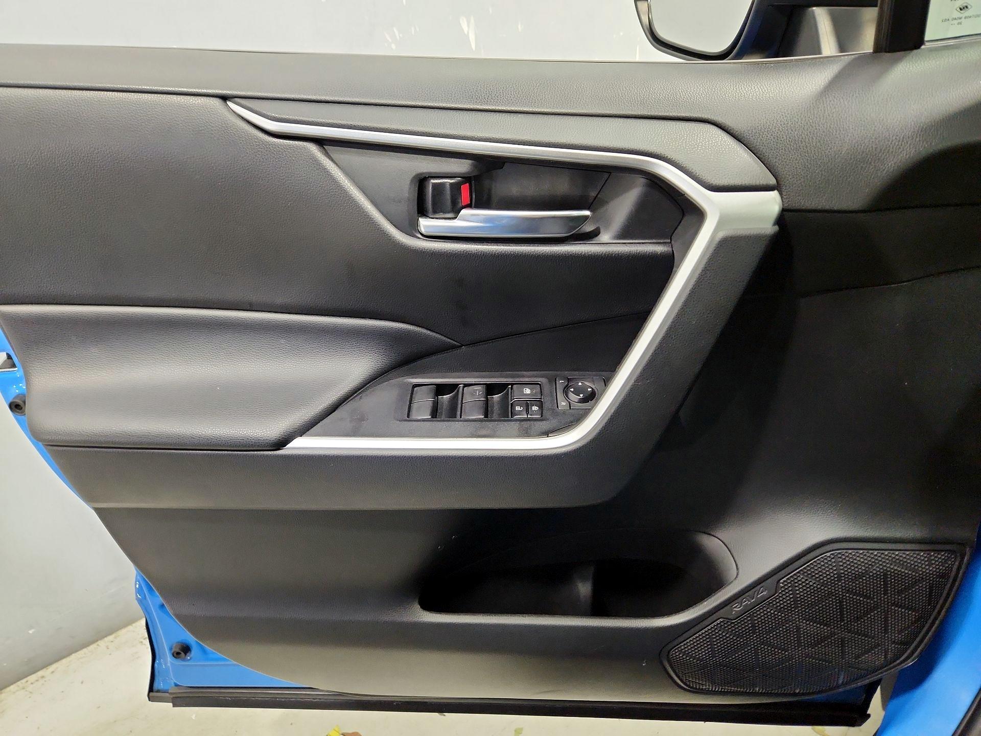 Thumbnail: 2021 Toyota RAV4 - 12