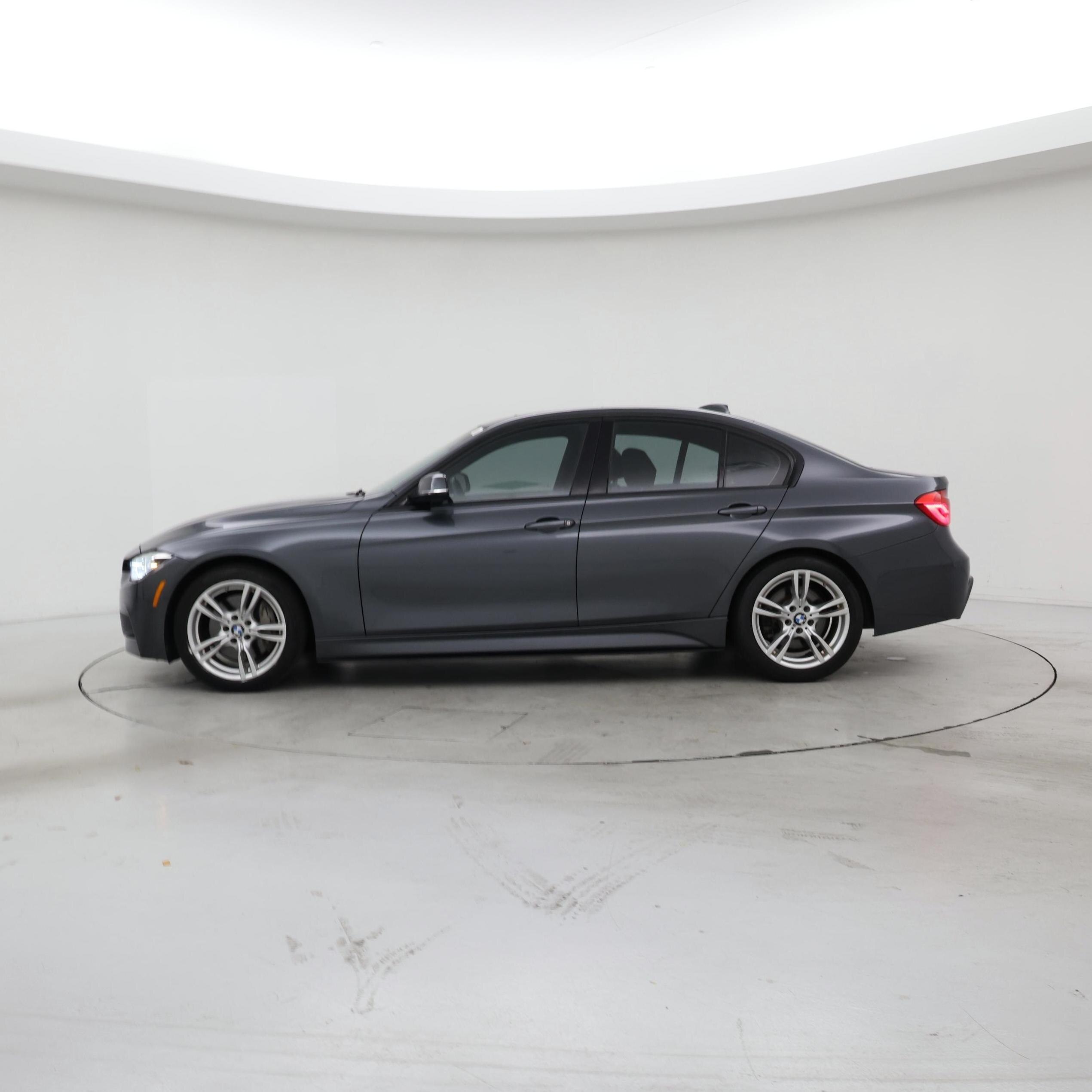 Thumbnail: 2018 BMW 3 Series - 3