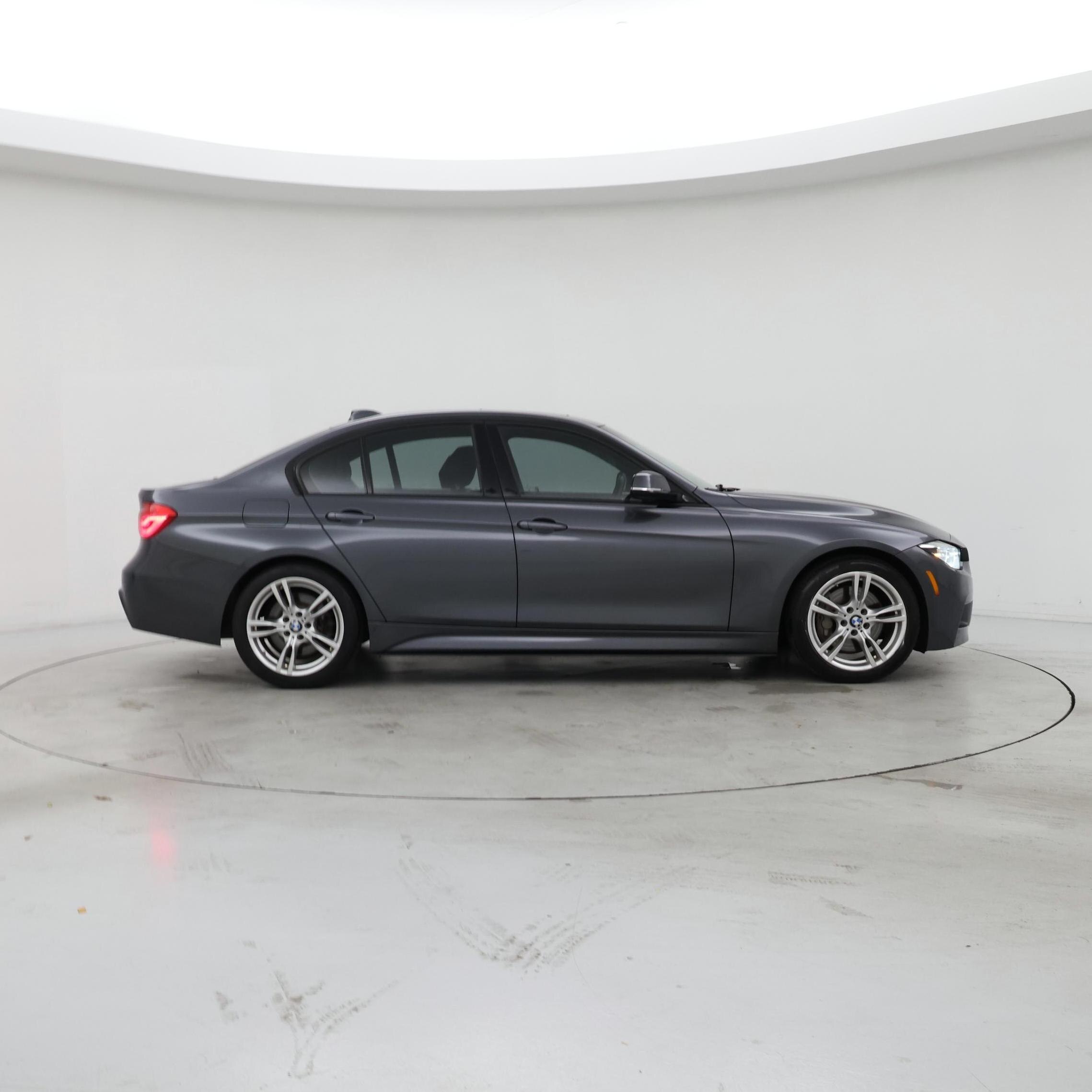 Thumbnail: 2018 BMW 3 Series - 7