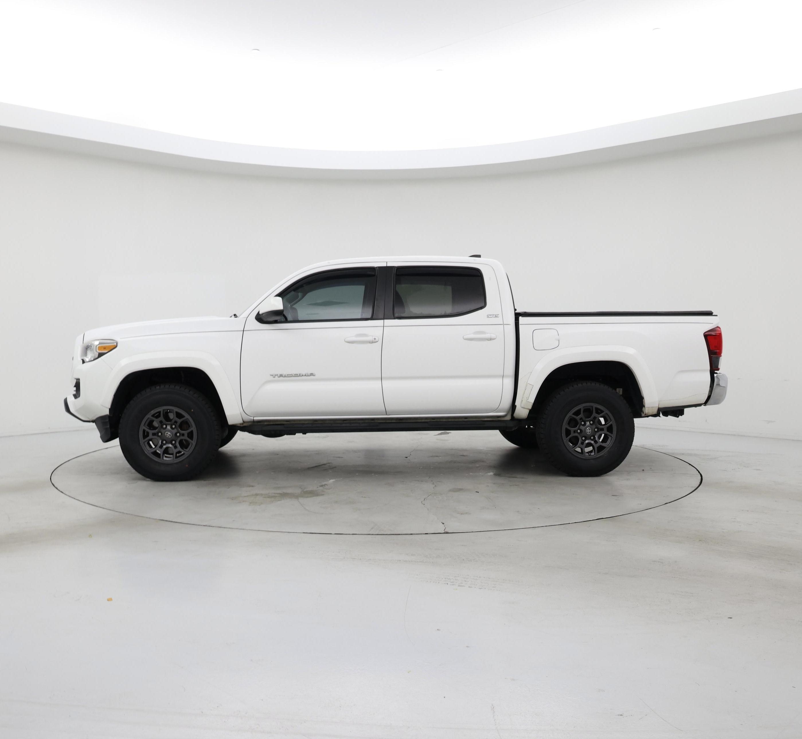 Thumbnail: 2018 Toyota Tacoma - 3