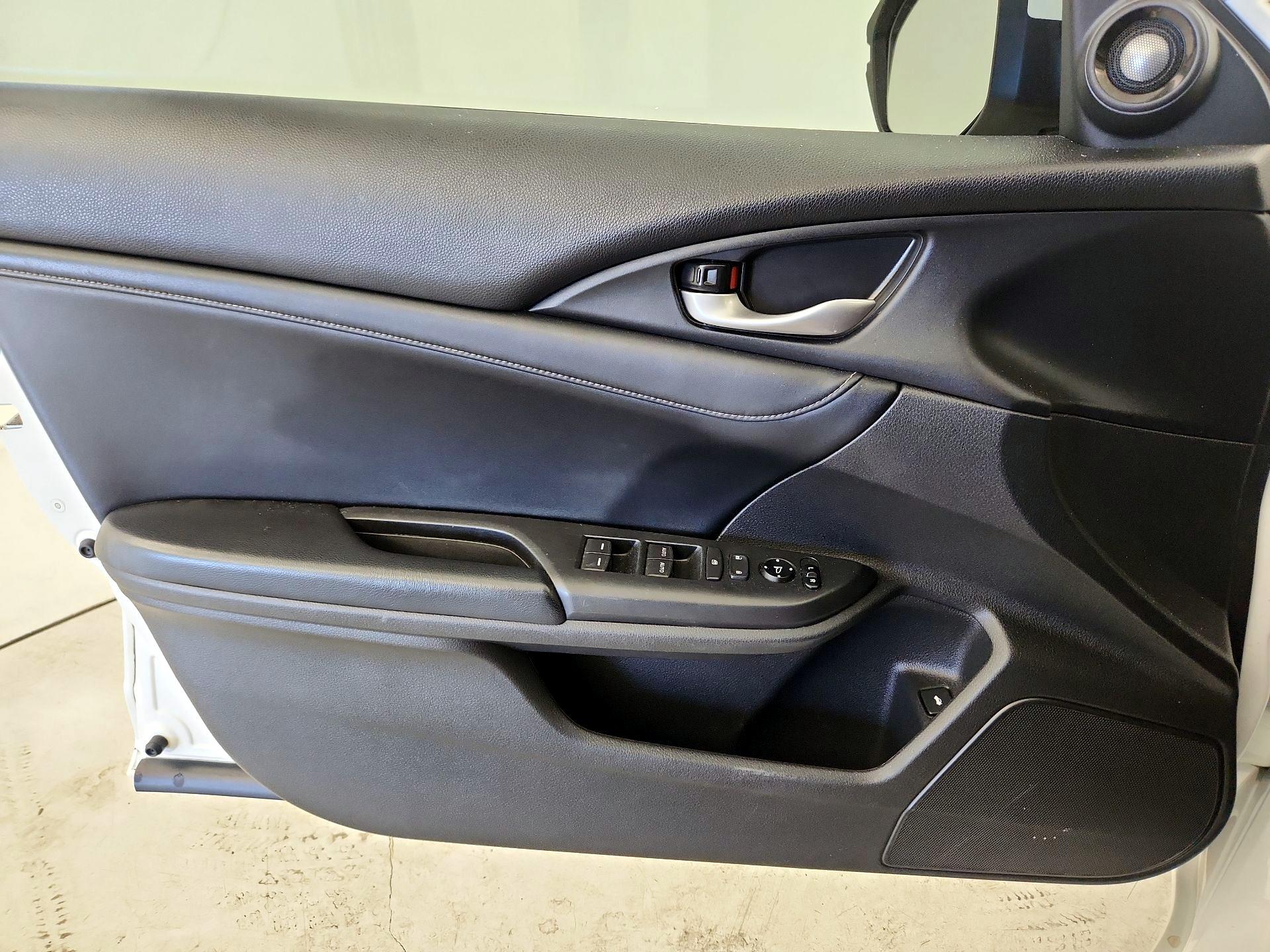 Thumbnail: 2019 Honda Insight - 12