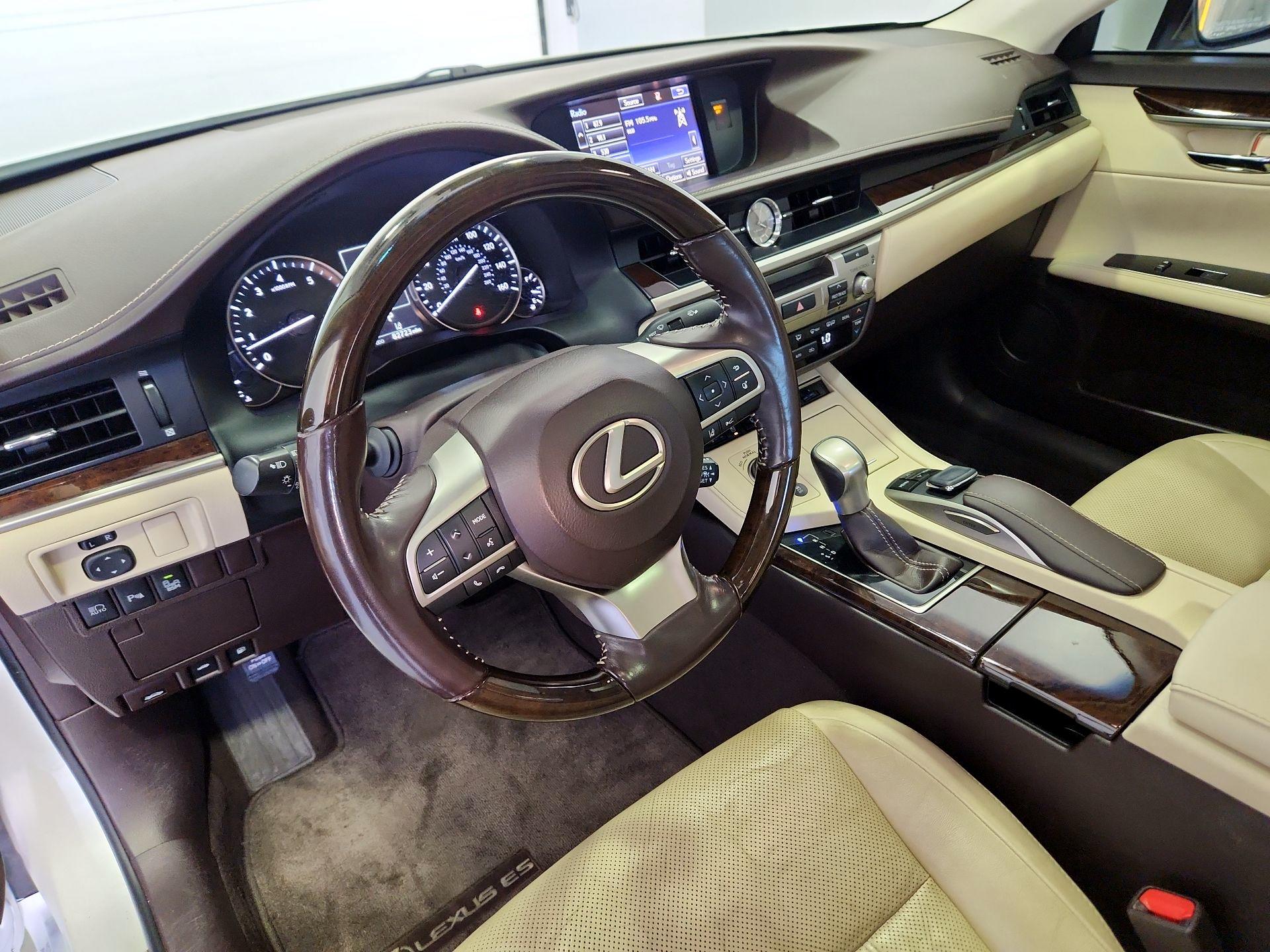 Thumbnail: 2016 Lexus ES - 9