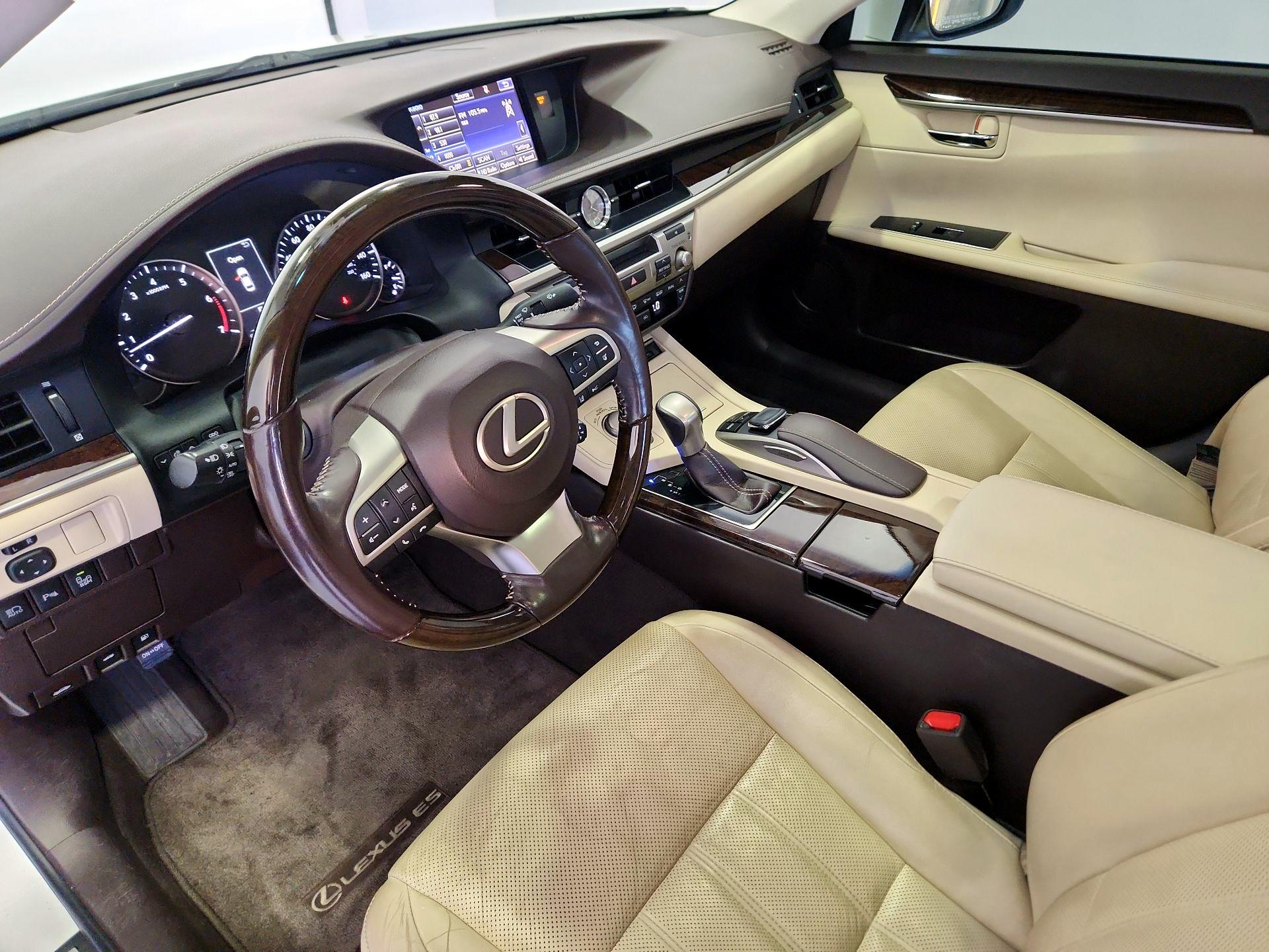 Thumbnail: 2016 Lexus ES - 11