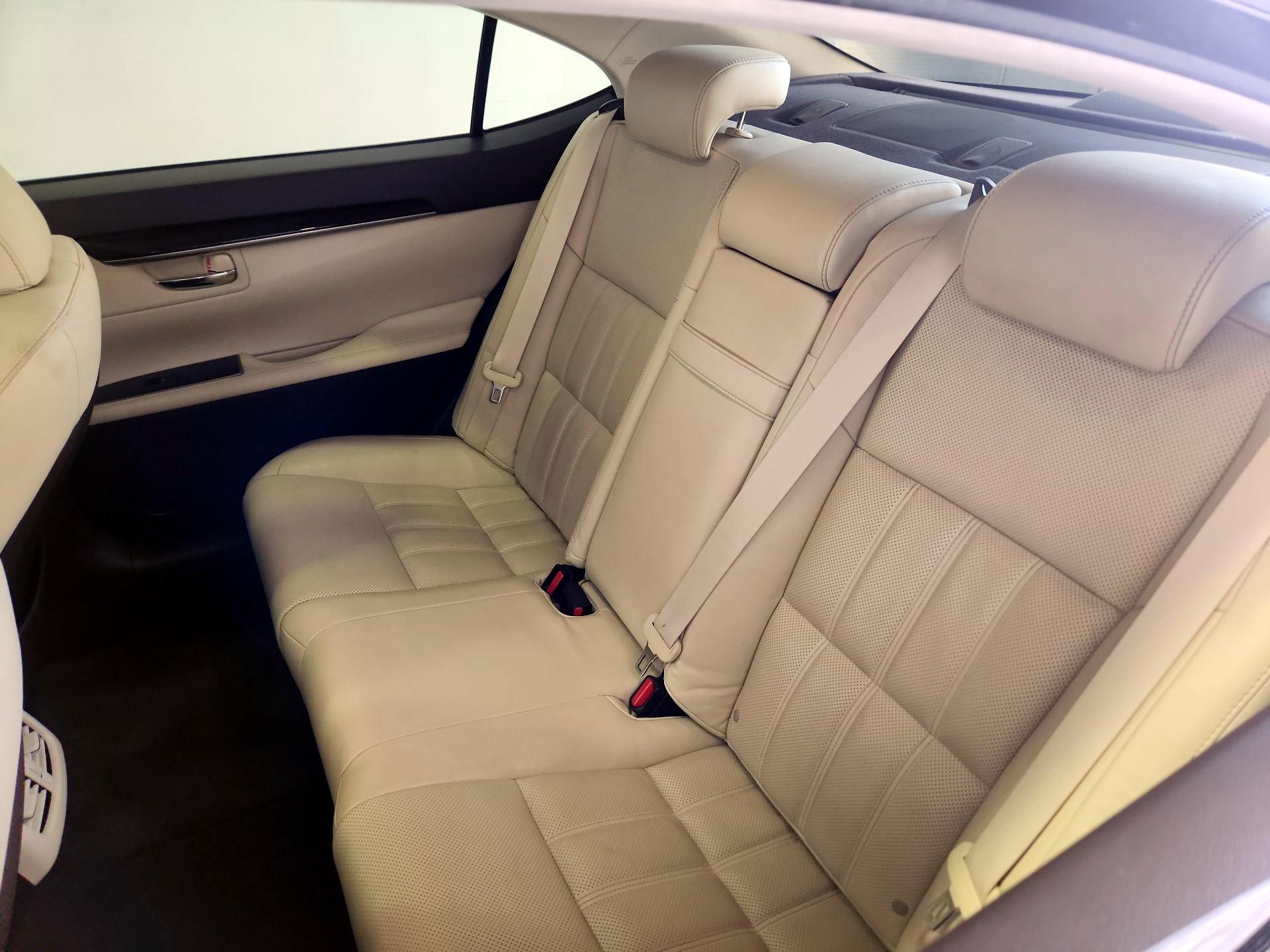 Thumbnail: 2016 Lexus ES - 20