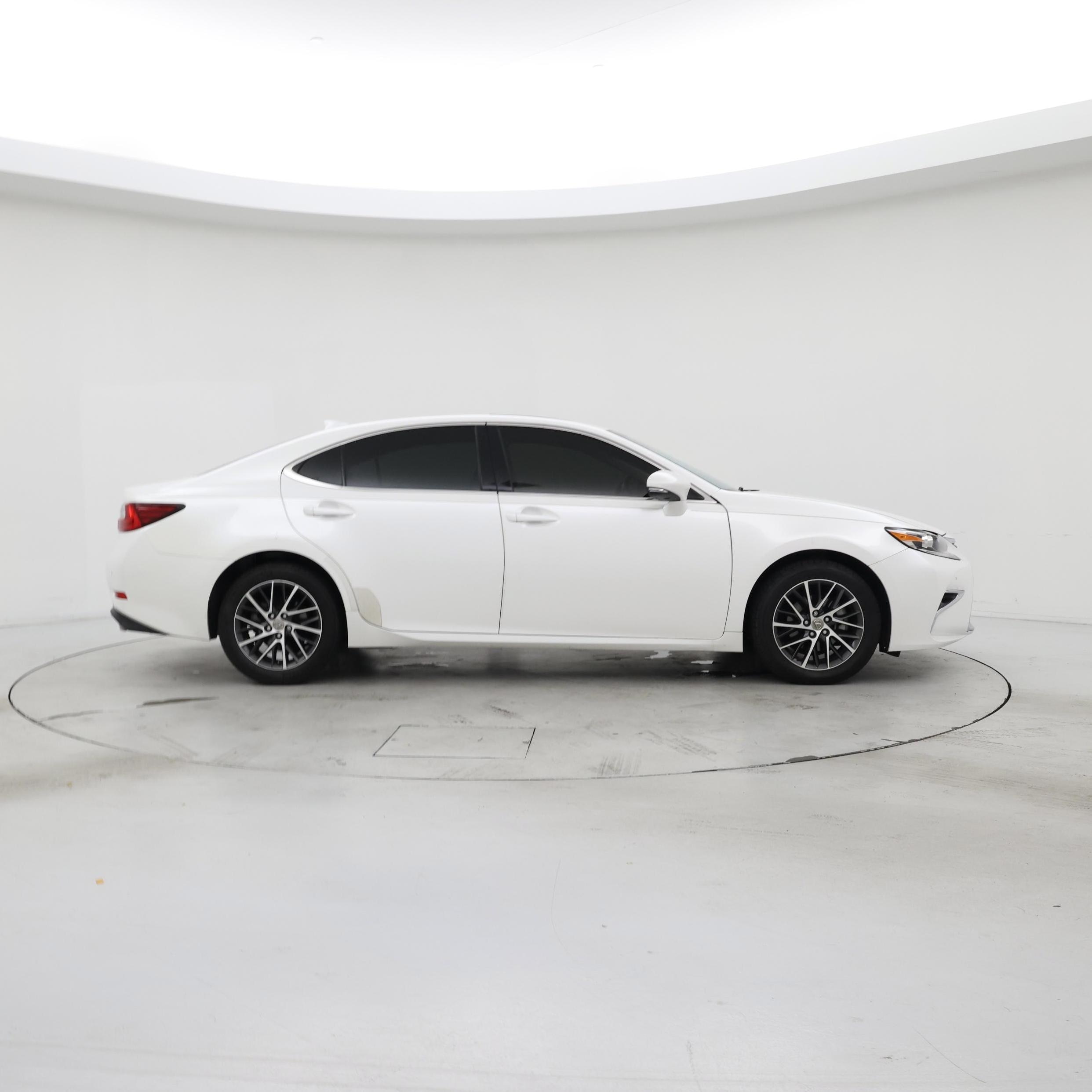 Thumbnail: 2016 Lexus ES - 7