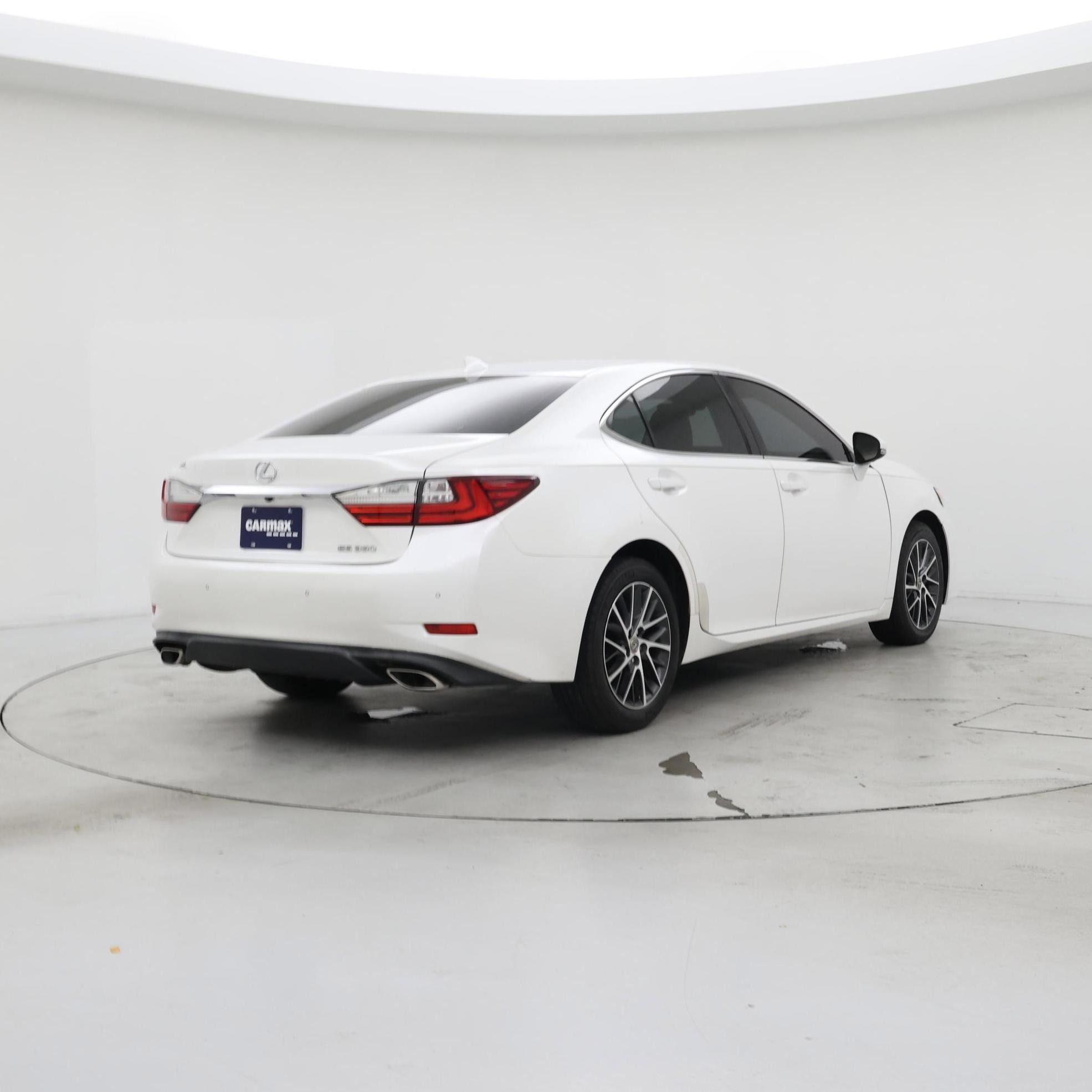 Thumbnail: 2016 Lexus ES - 8