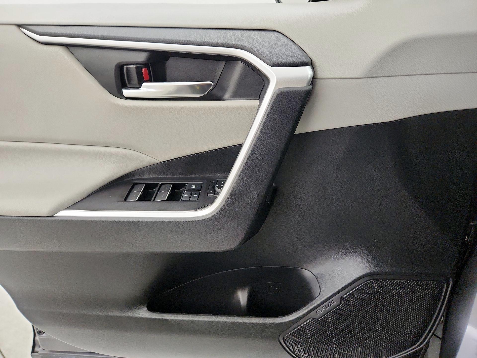 Thumbnail: 2022 Toyota RAV4 - 12
