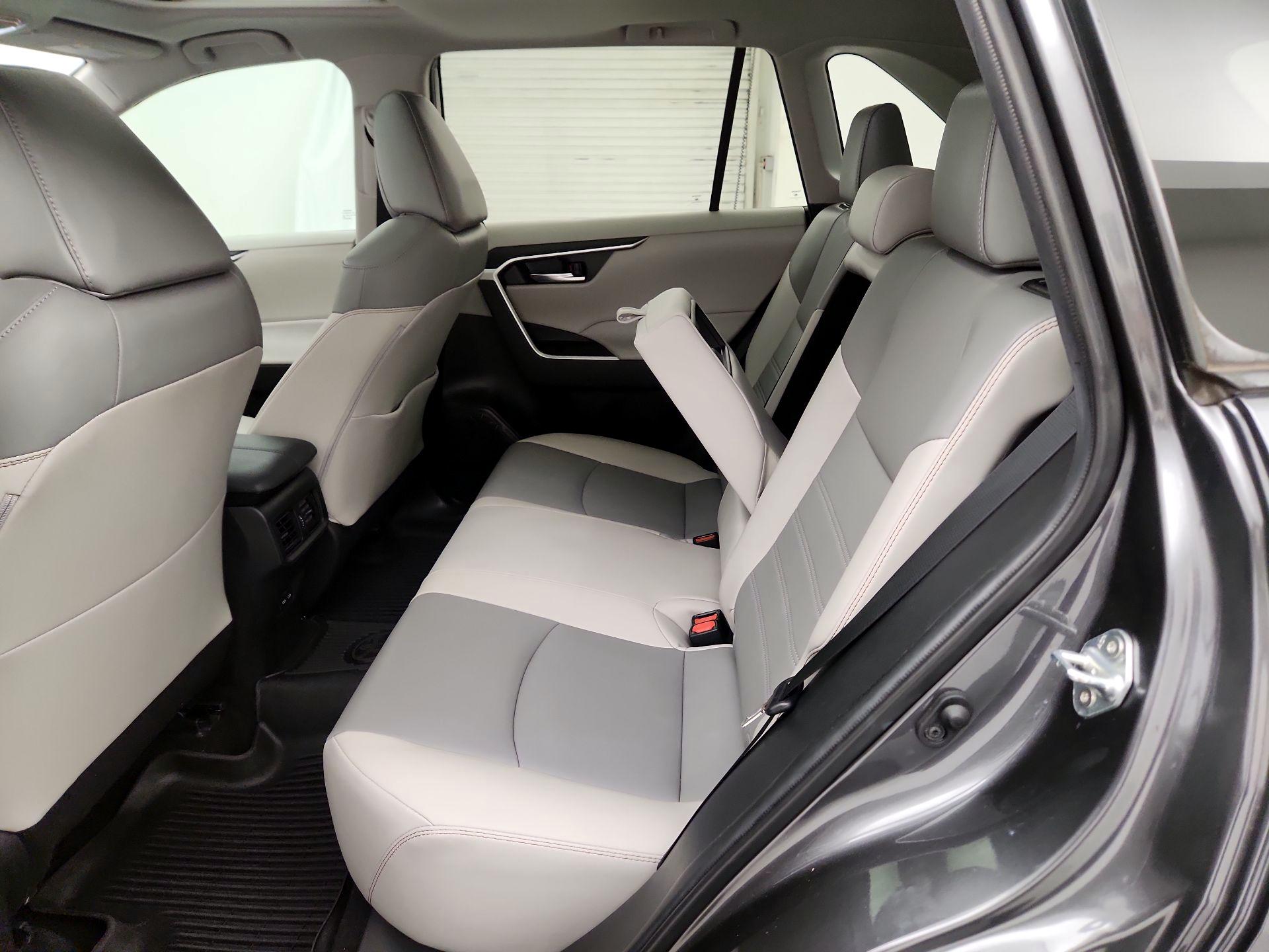 Thumbnail: 2022 Toyota RAV4 - 20