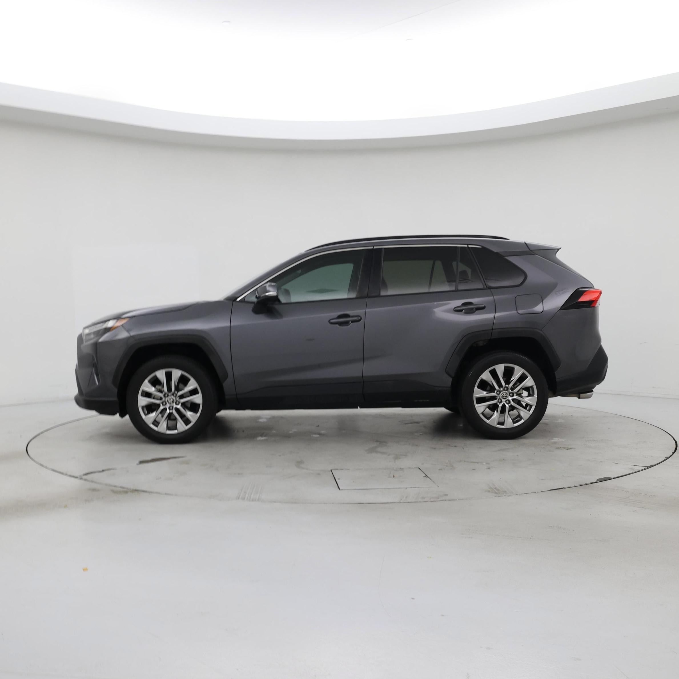 Thumbnail: 2022 Toyota RAV4 - 3