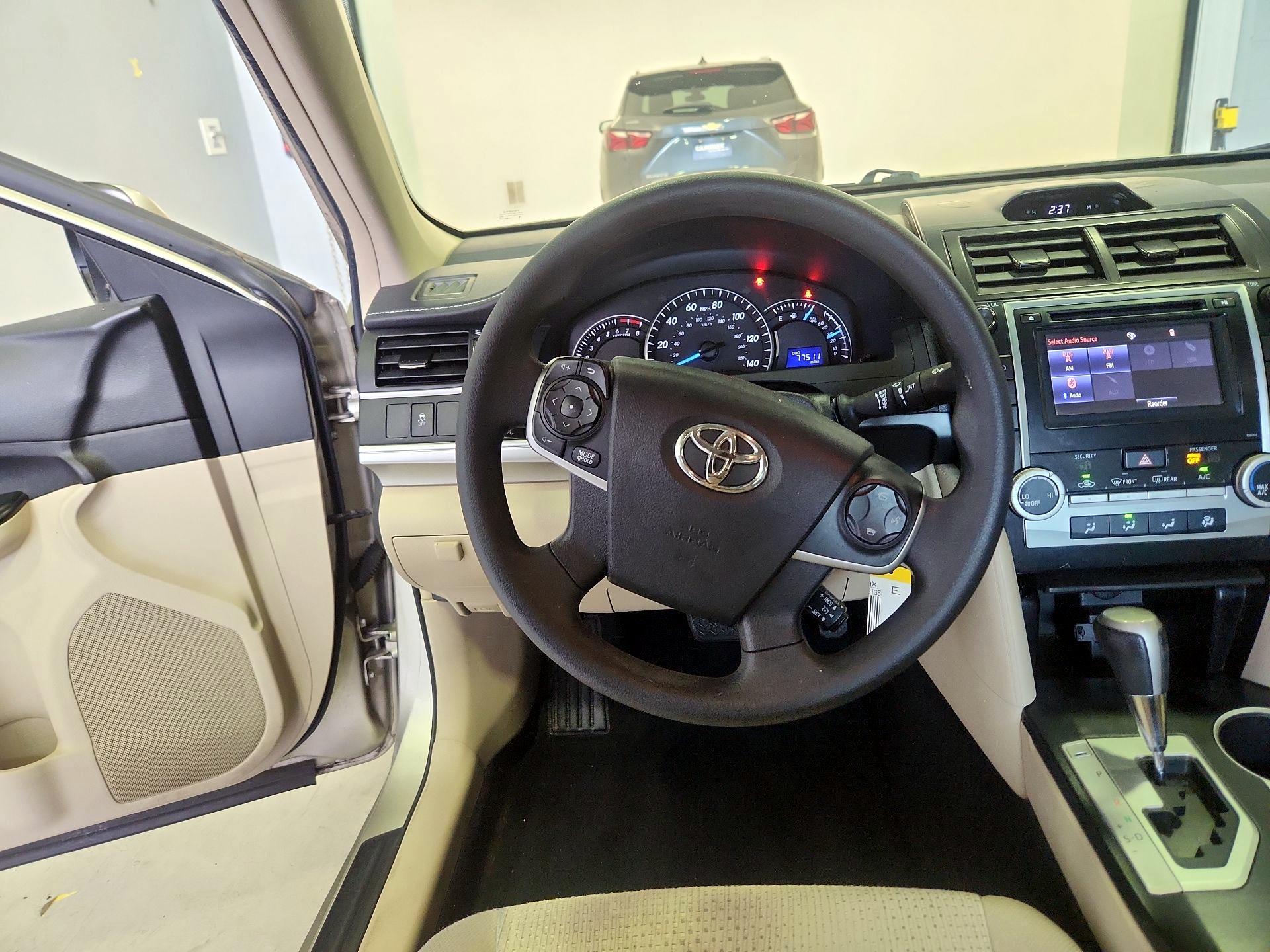 Thumbnail: 2014 Toyota Camry - 10