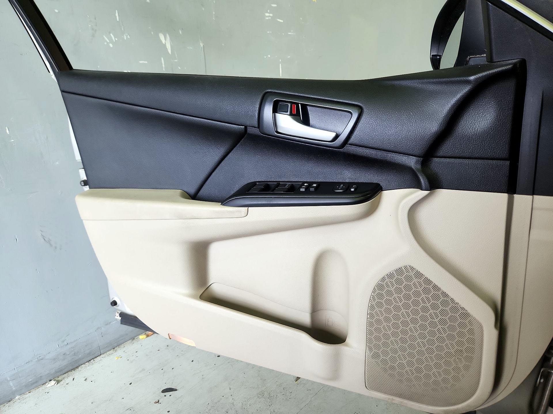 Thumbnail: 2014 Toyota Camry - 12