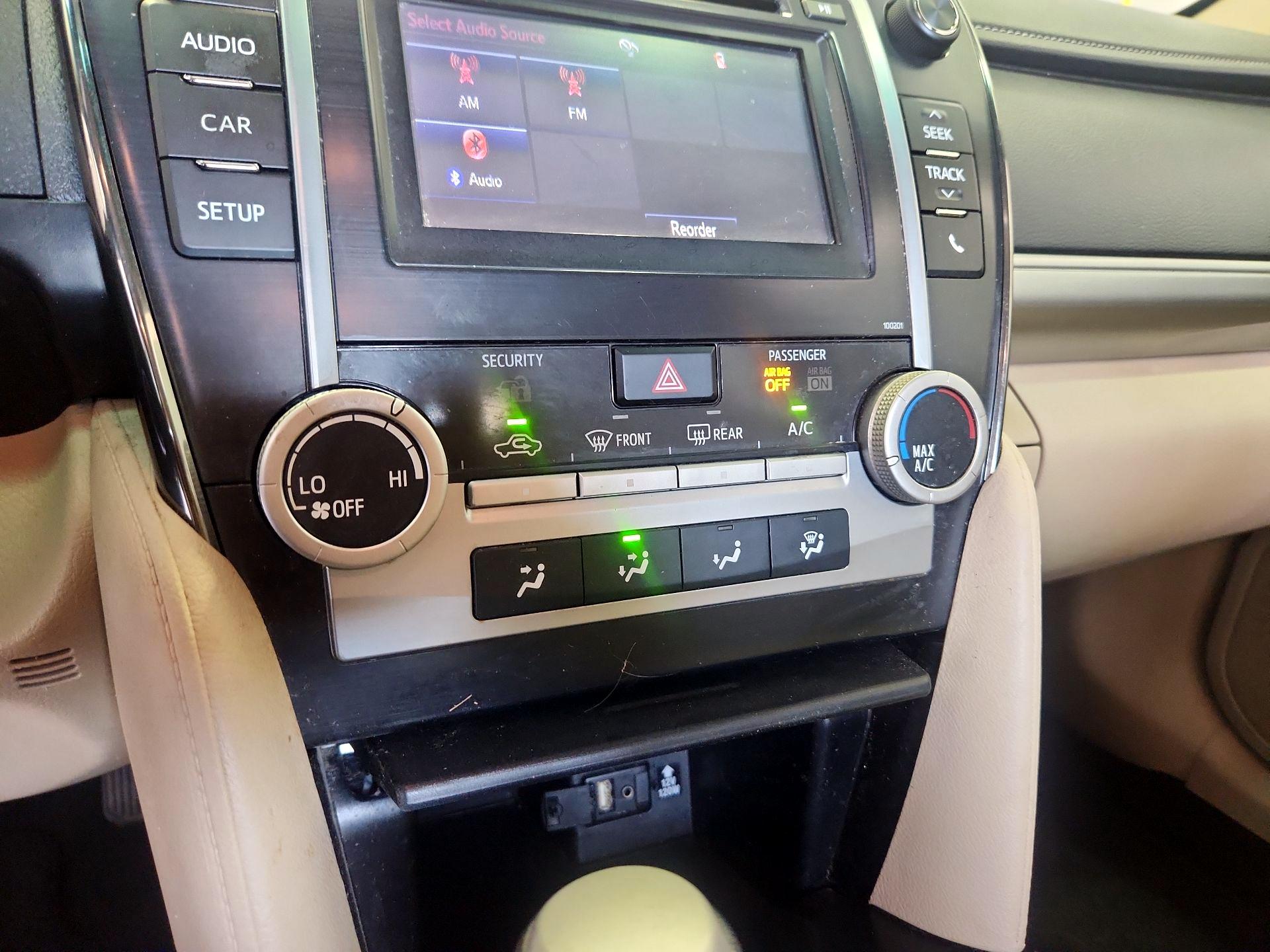 Thumbnail: 2014 Toyota Camry - 16