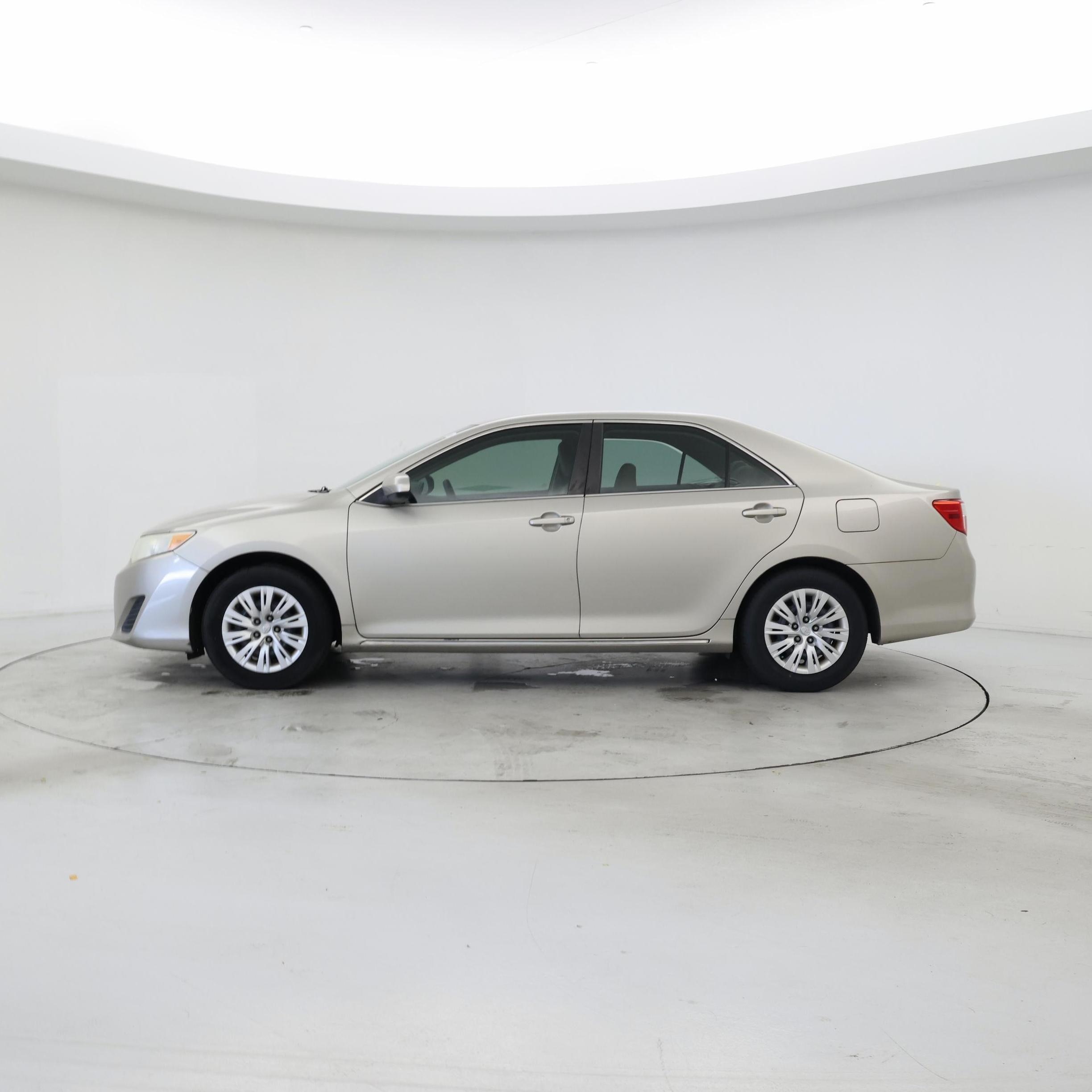 Thumbnail: 2014 Toyota Camry - 3
