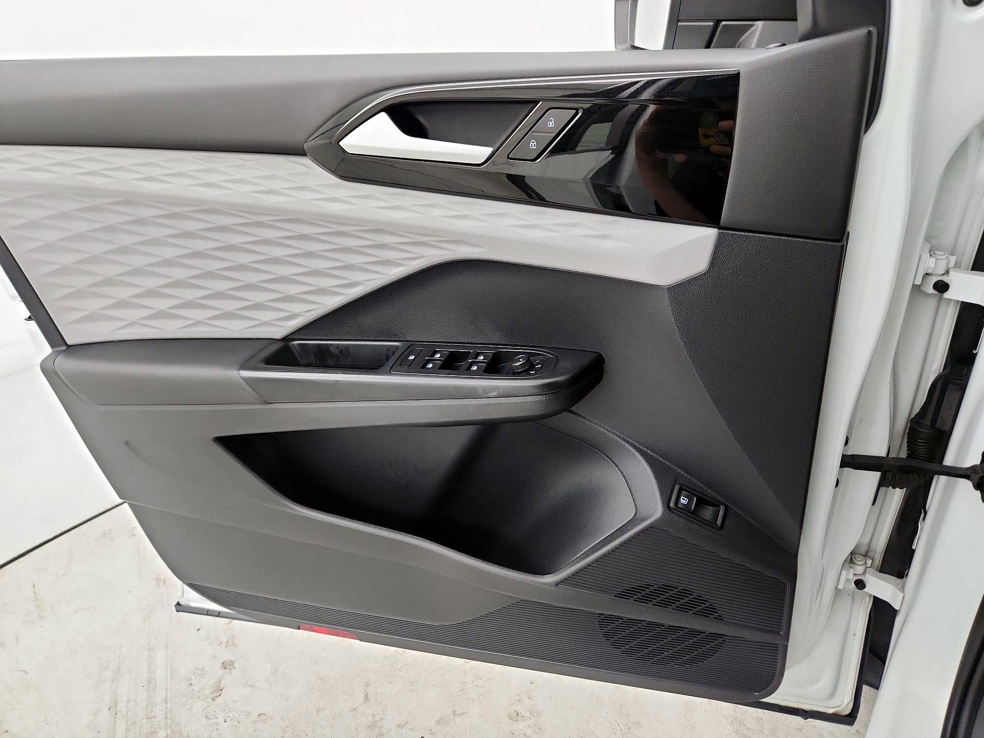 Thumbnail: 2022 Volkswagen Taos - 12