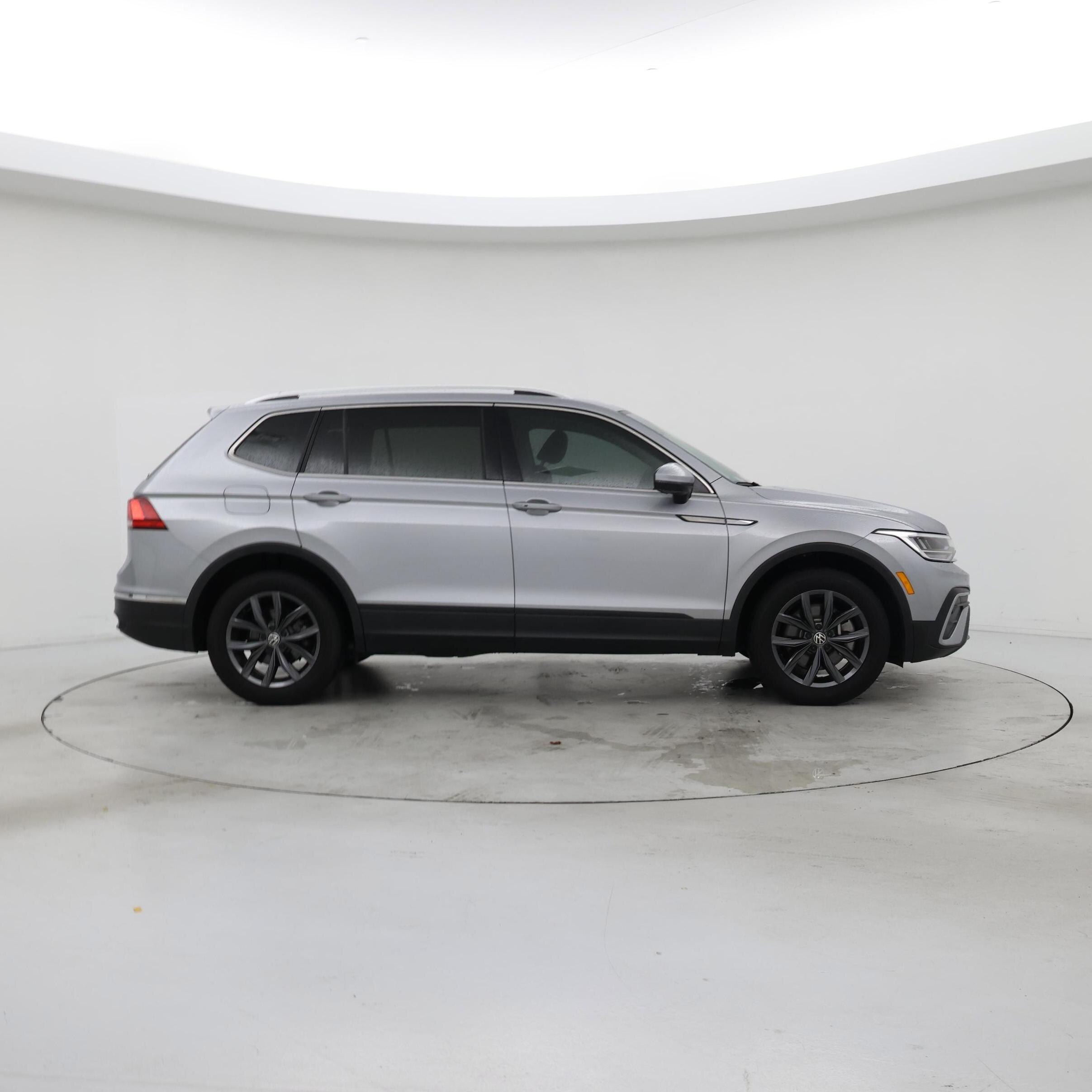 Thumbnail: 2022 Volkswagen Tiguan - 7