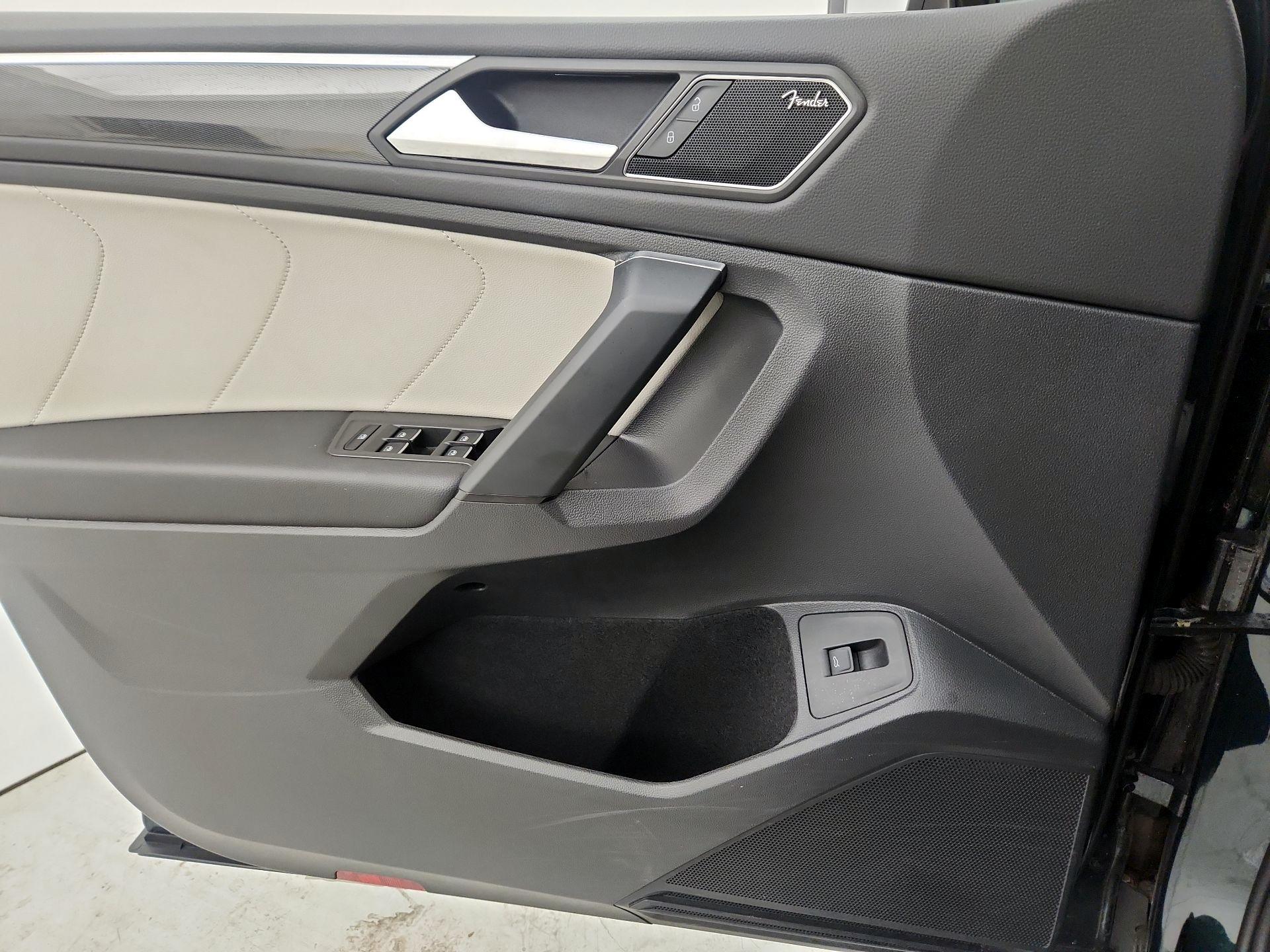 Thumbnail: 2019 Volkswagen Tiguan - 12