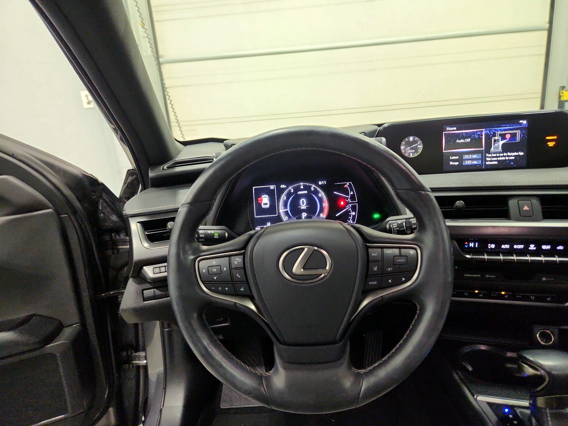 Thumbnail: 2019 Lexus UX - 10