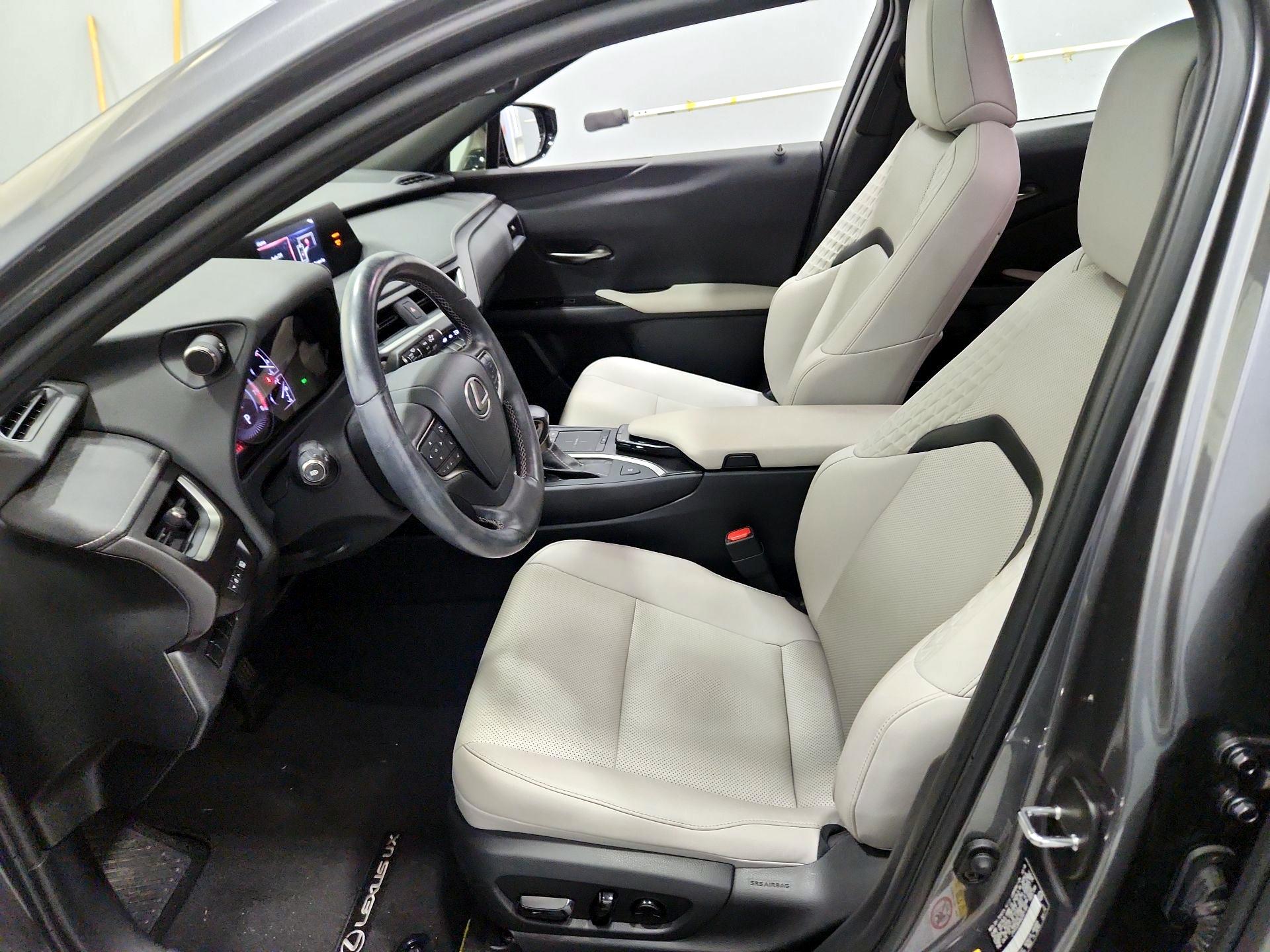 Thumbnail: 2019 Lexus UX - 11