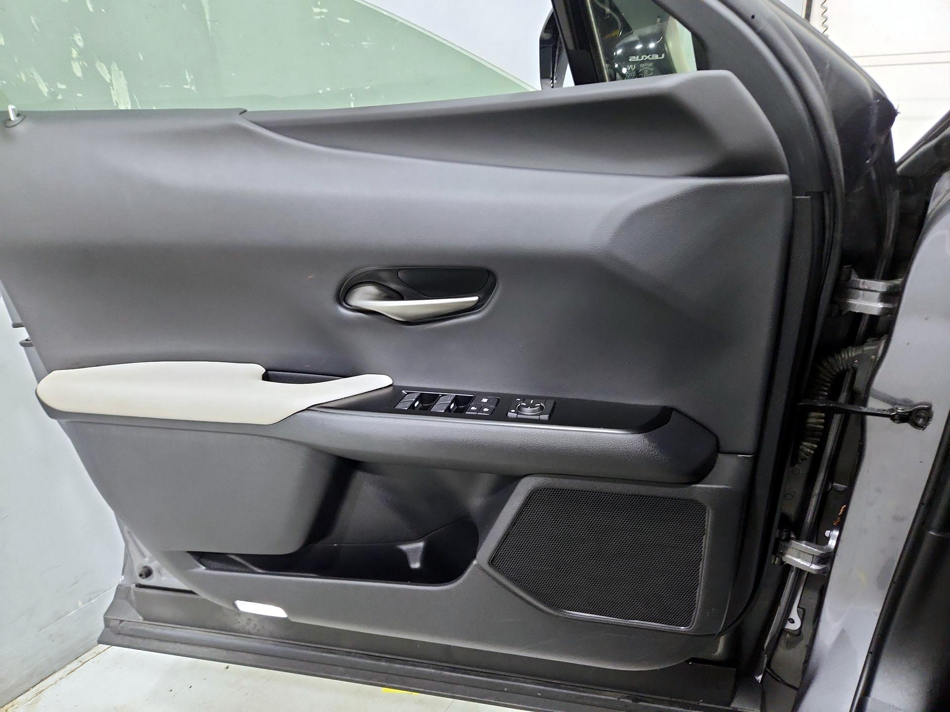 Thumbnail: 2019 Lexus UX - 12