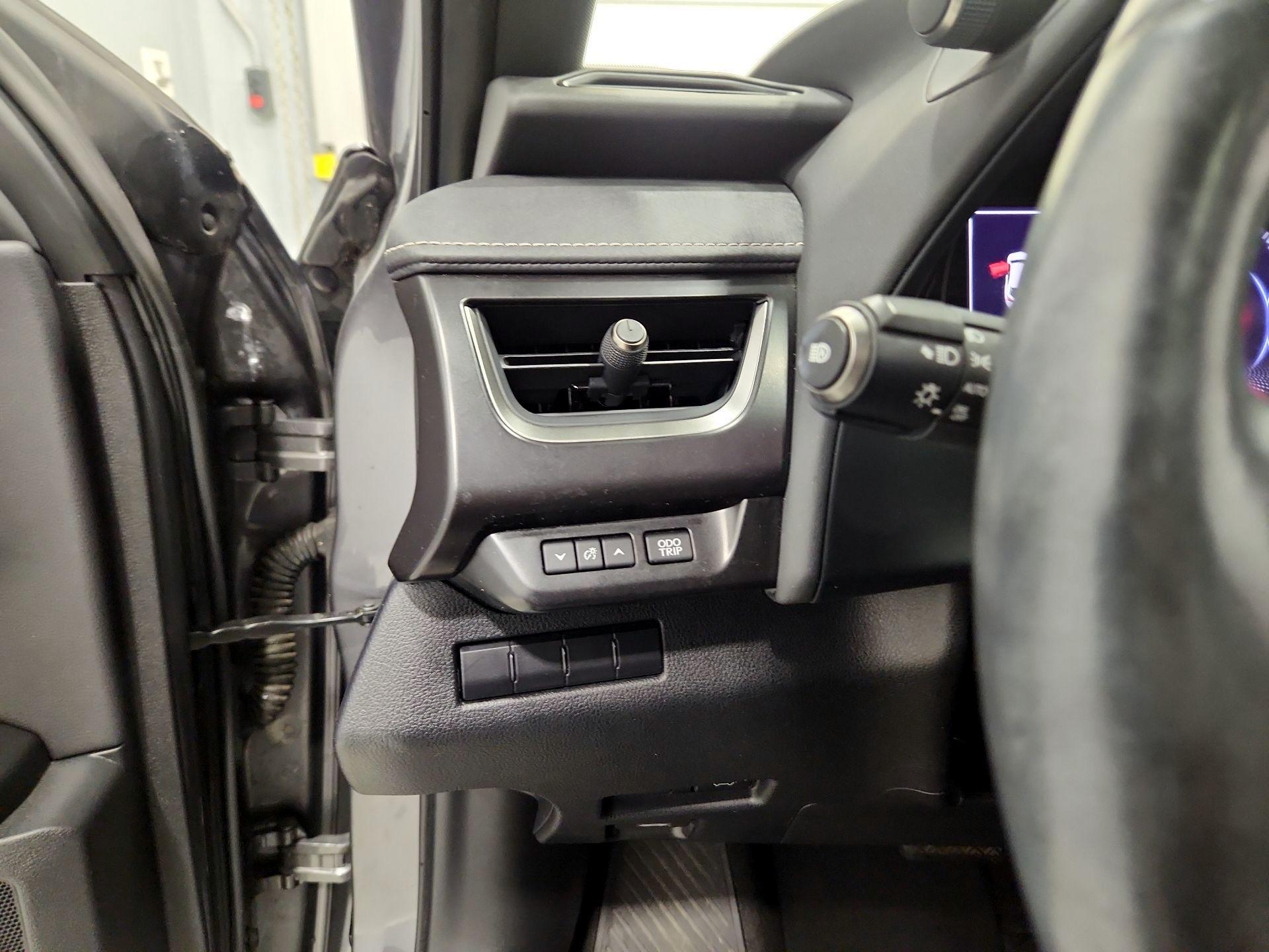 Thumbnail: 2019 Lexus UX - 13