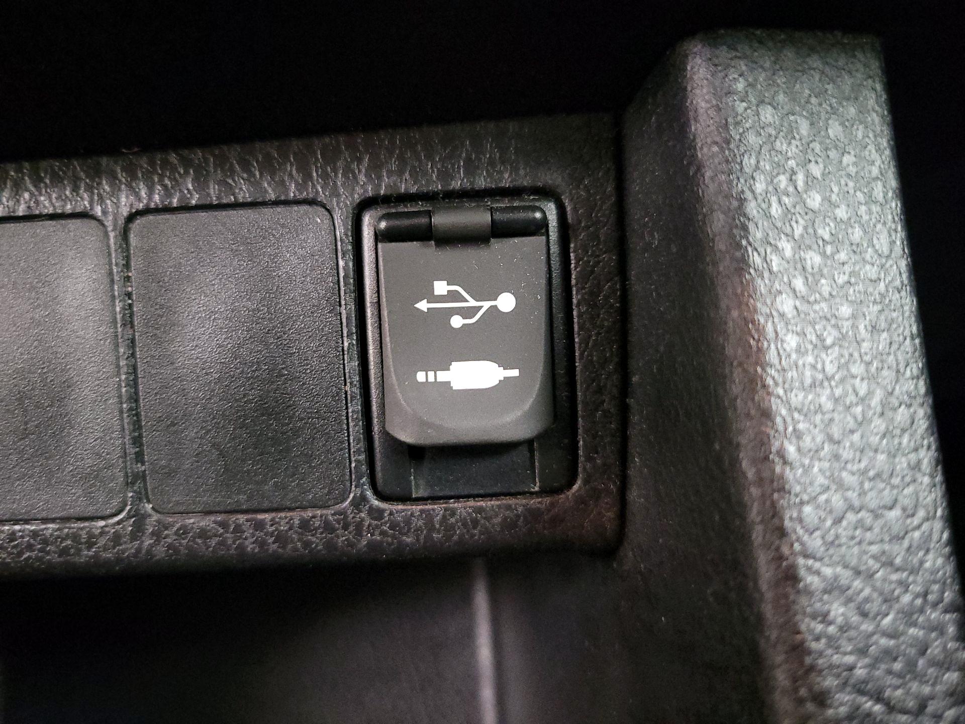 Thumbnail: 2015 Toyota Corolla - 18