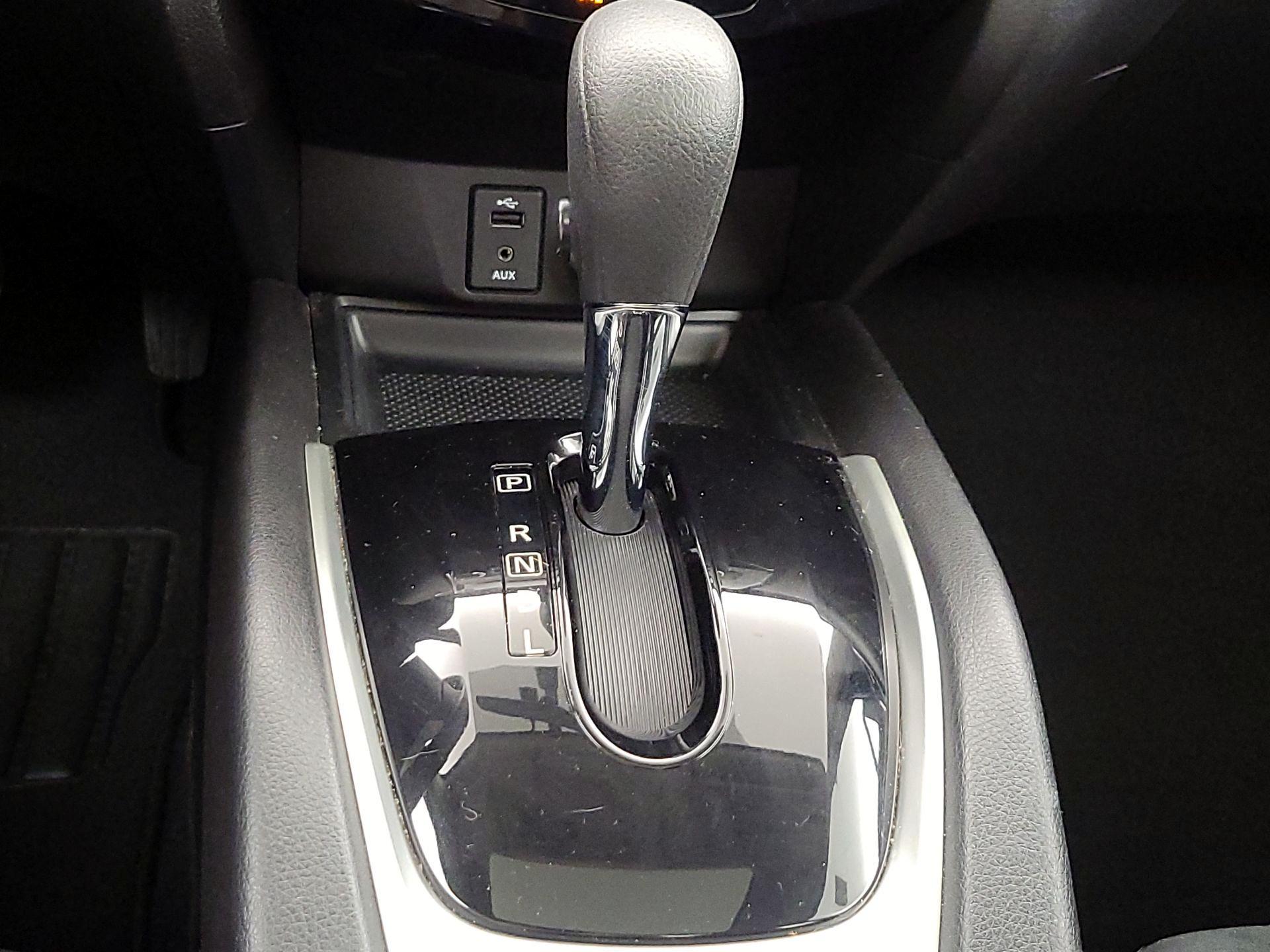 Thumbnail: 2015 Nissan Rogue - 17