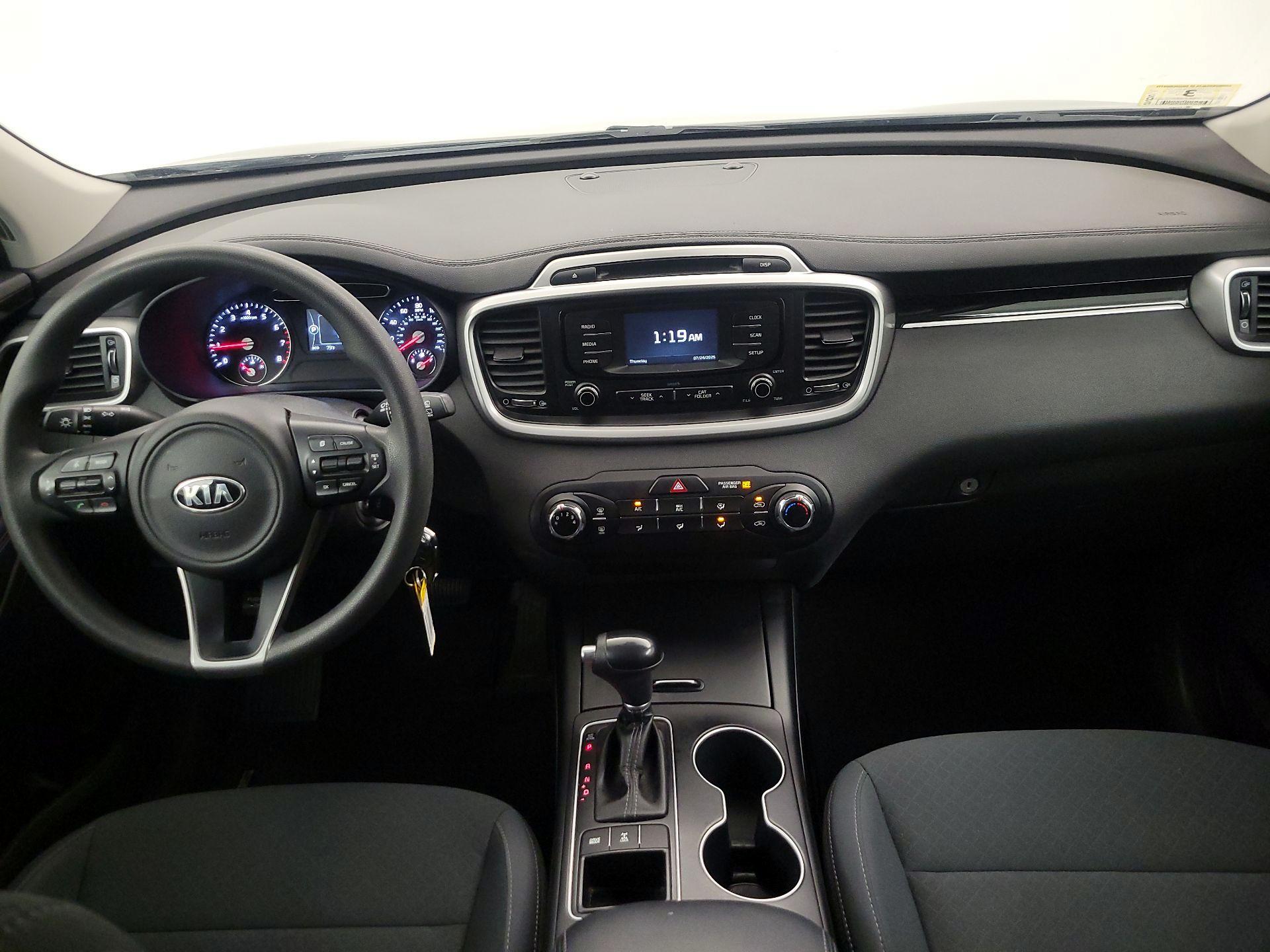 Thumbnail: 2017 Kia Sorento - 9