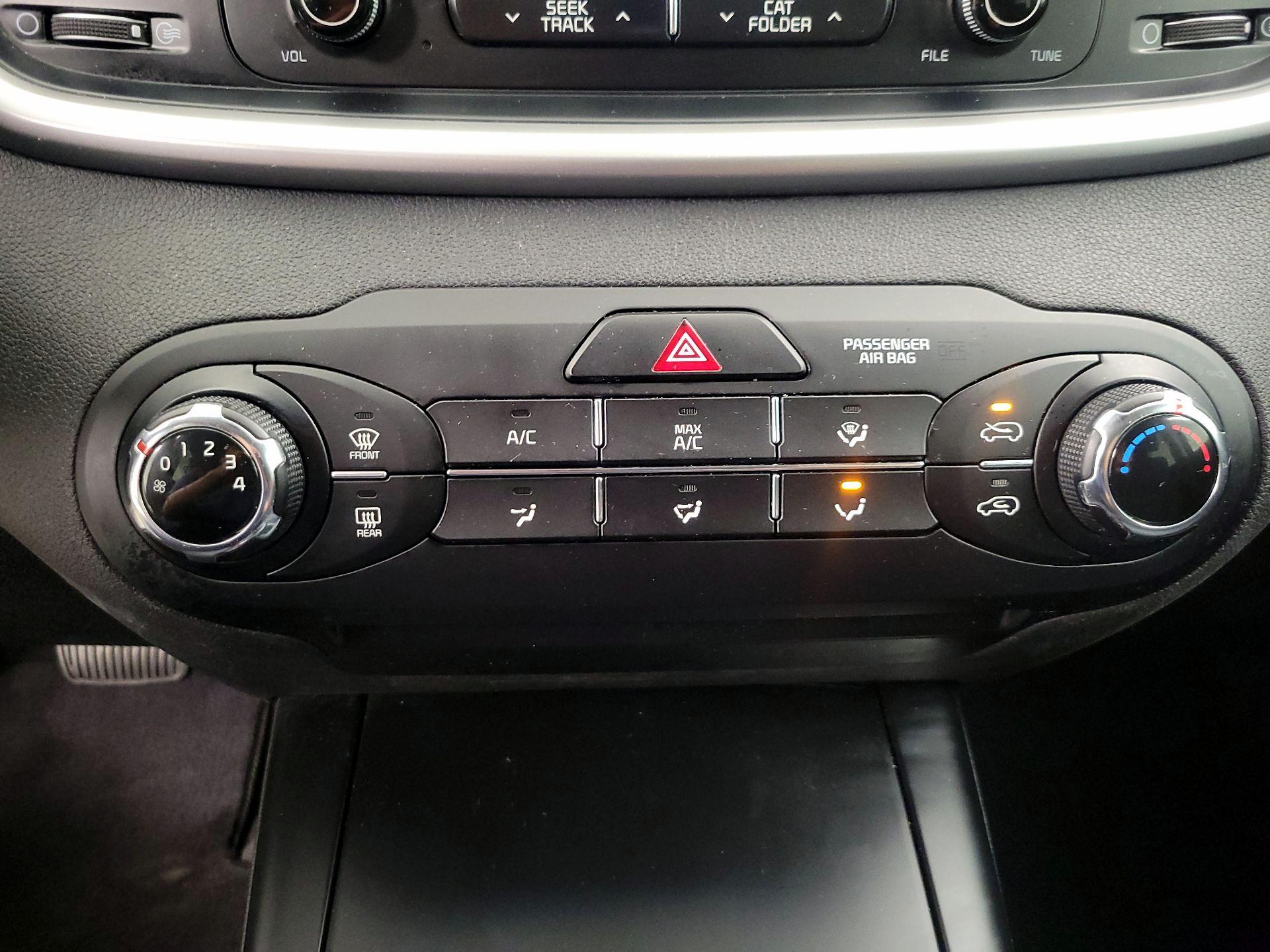 Thumbnail: 2017 Kia Sorento - 16